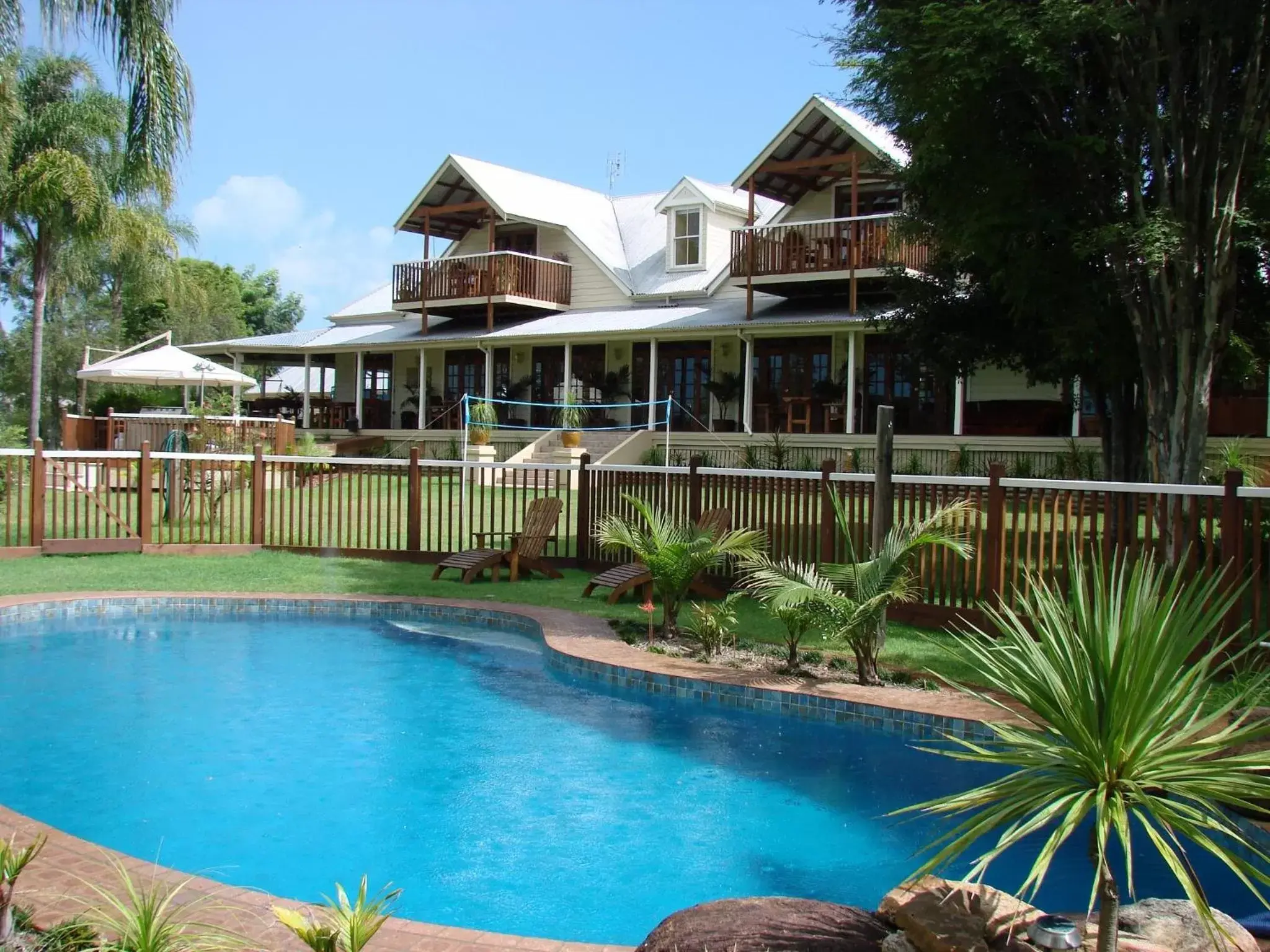 Swimming pool, Property Building in Clarence River Bed & Breakfast