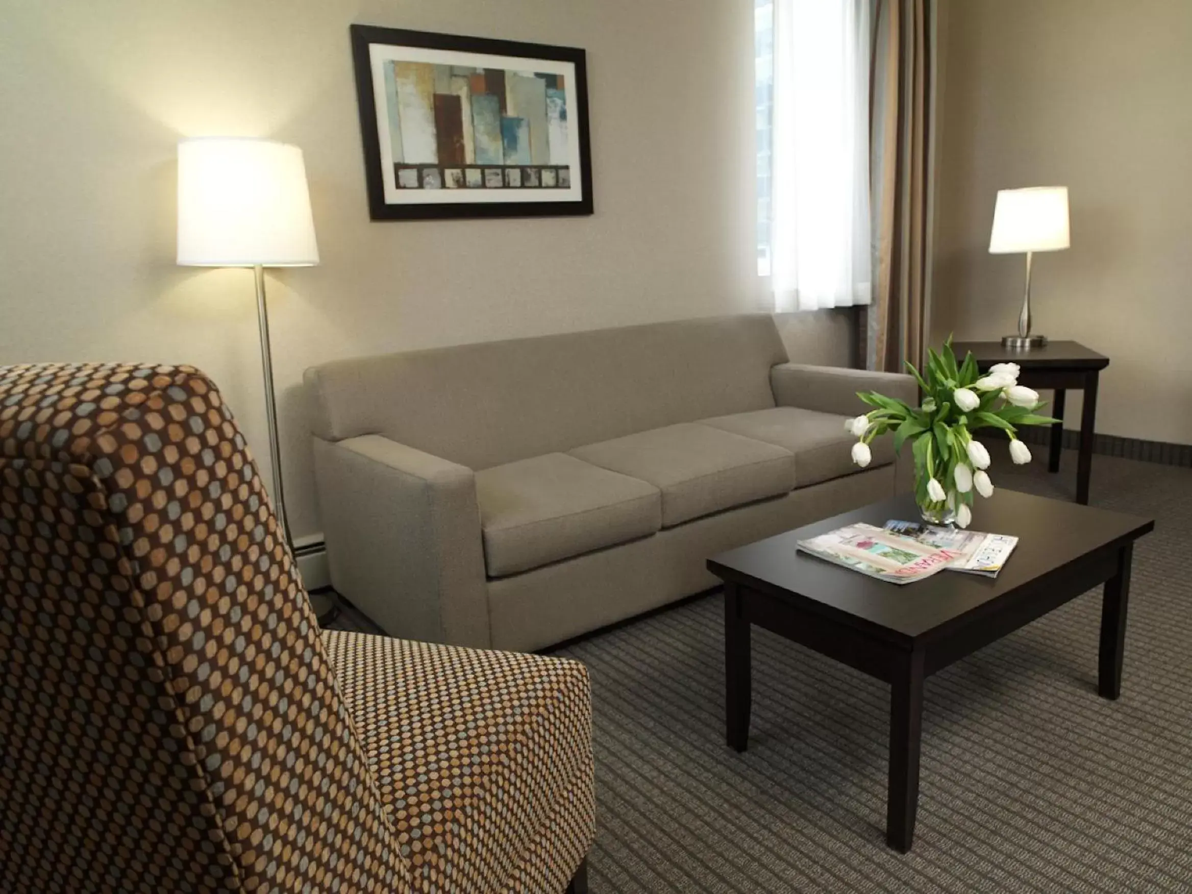 Living room, Seating Area in Coast Calgary Downtown Hotel & Suites by APA