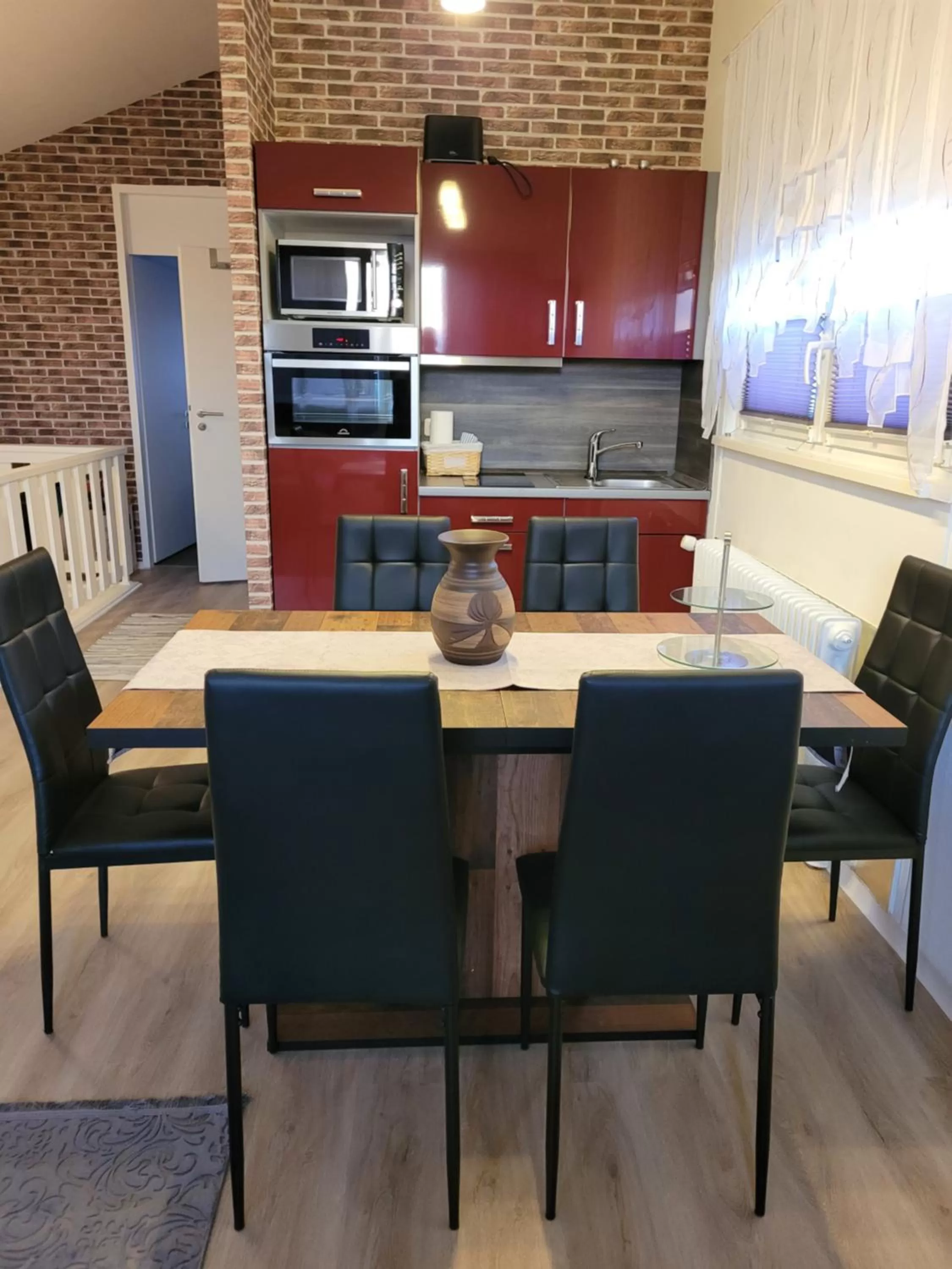 Dining area in King Panorama mit Netflix