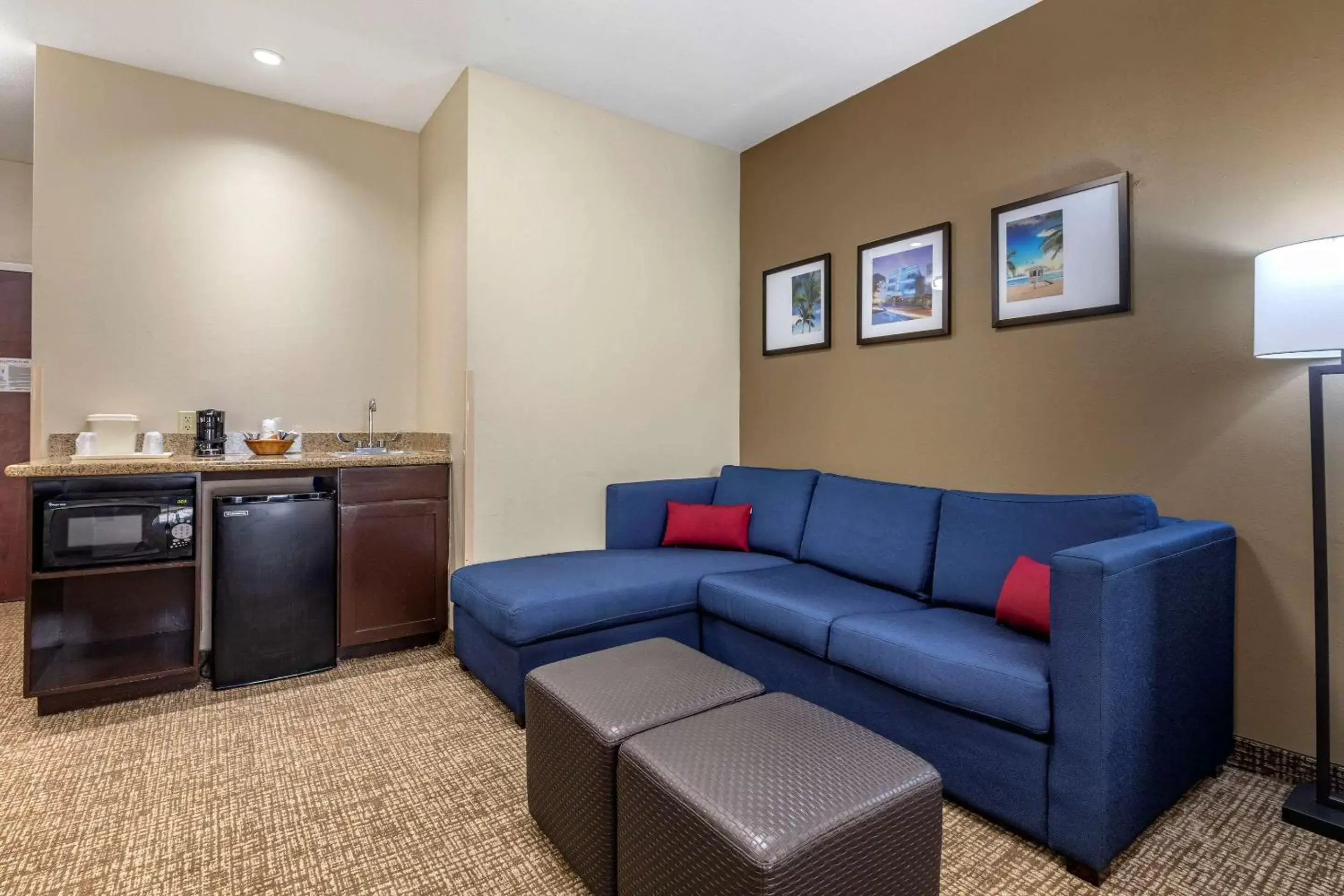 Photo of the whole room, Seating Area in Comfort Suites Shreveport West I-20
