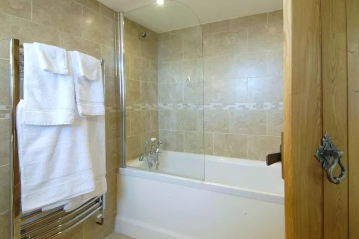 Bathroom in The Kilcot Inn