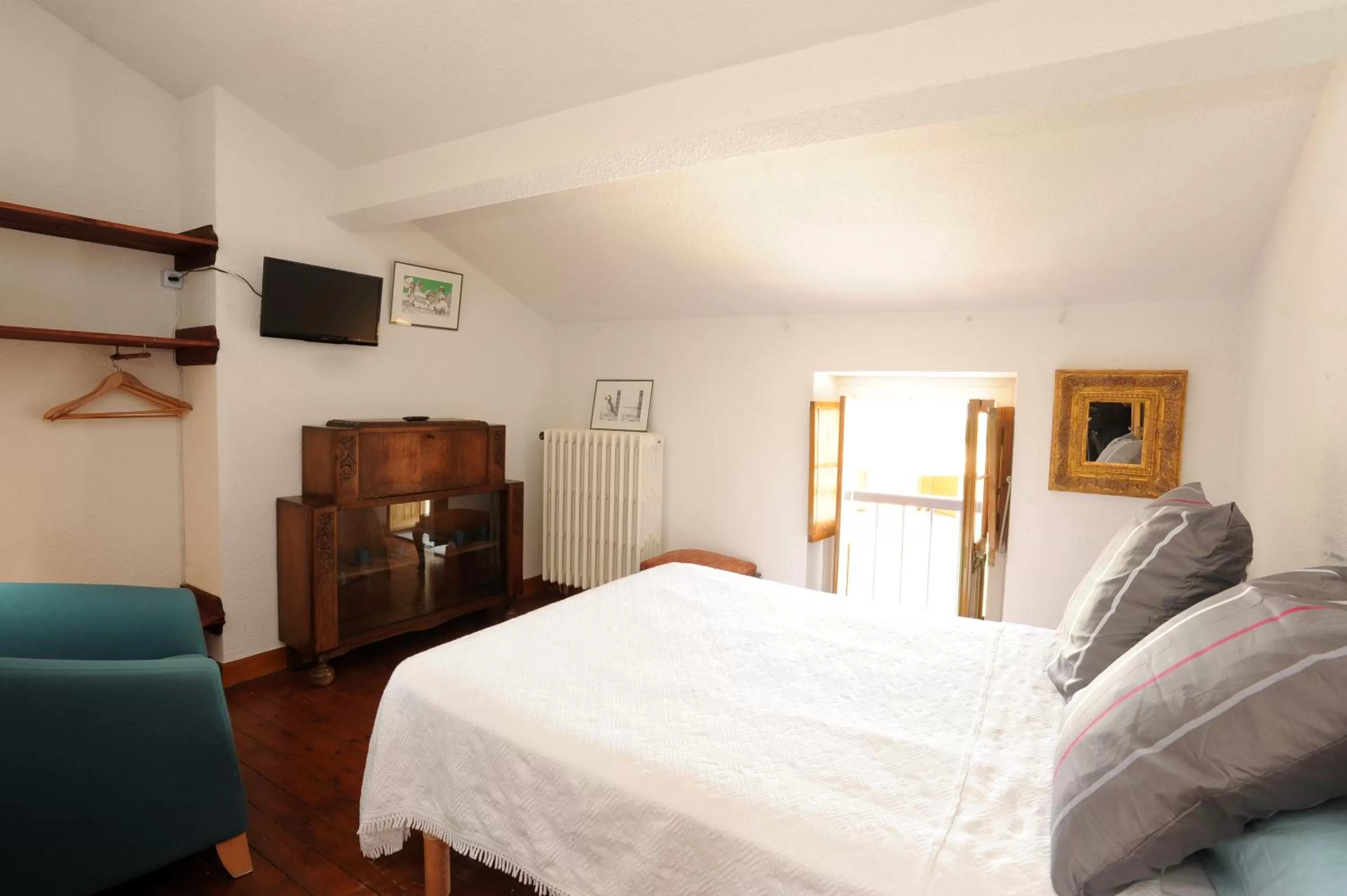 Photo of the whole room, Bed in L'Escalivade