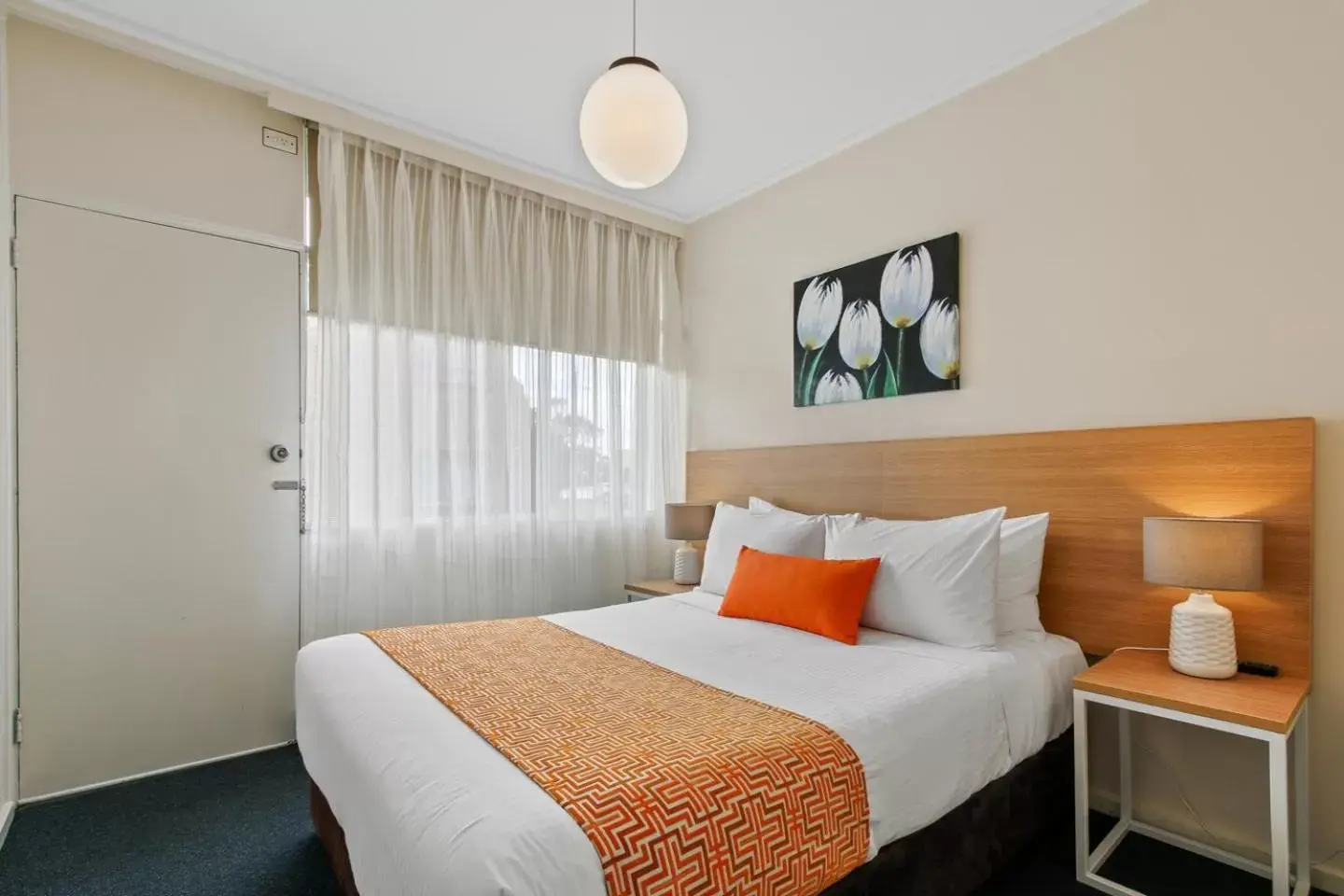 Bed in Comfort Inn & Suites Lakes Entrance