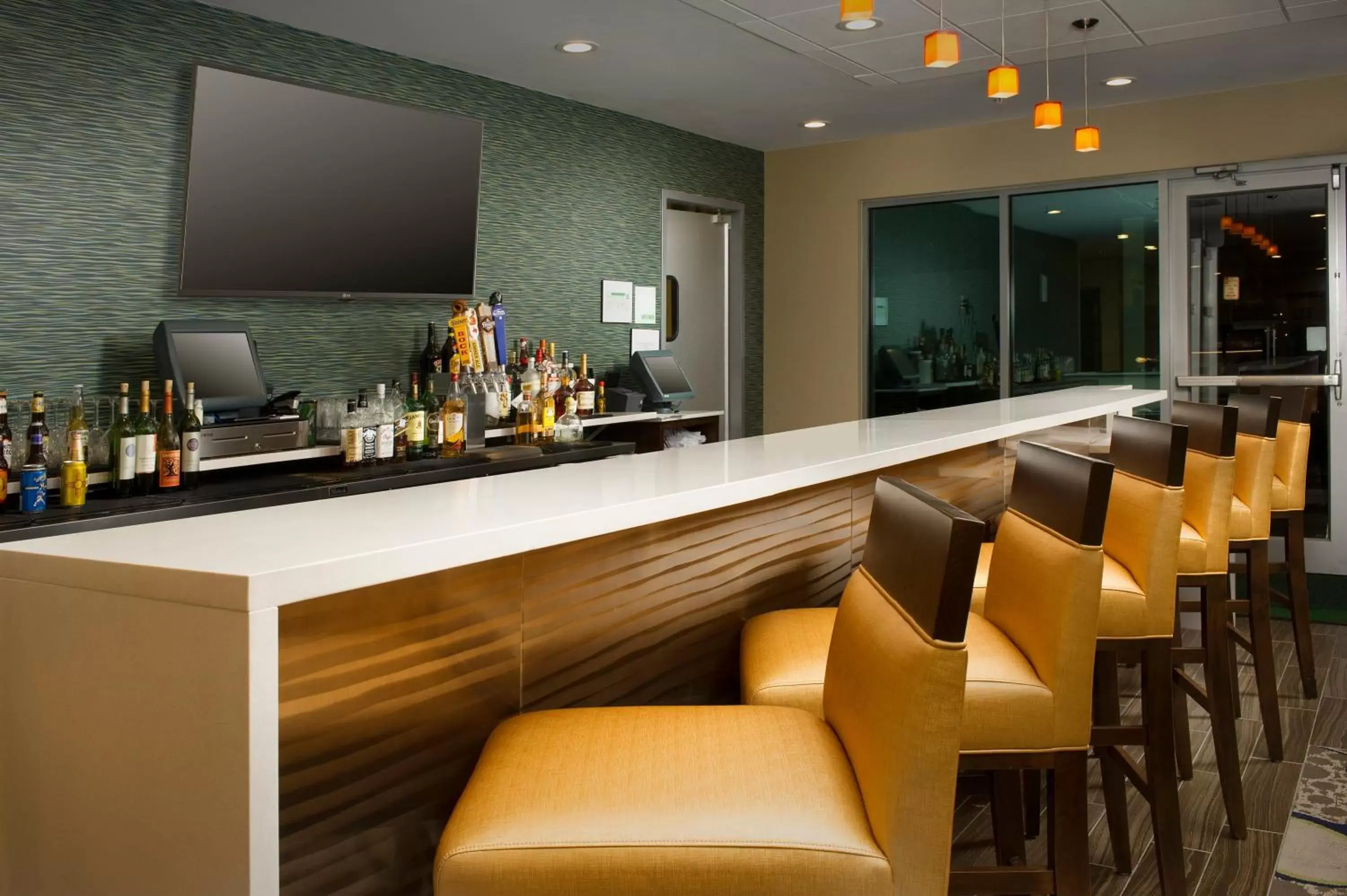 Restaurant/places to eat, Lounge/Bar in Holiday Inn El Paso Airport, an IHG Hotel