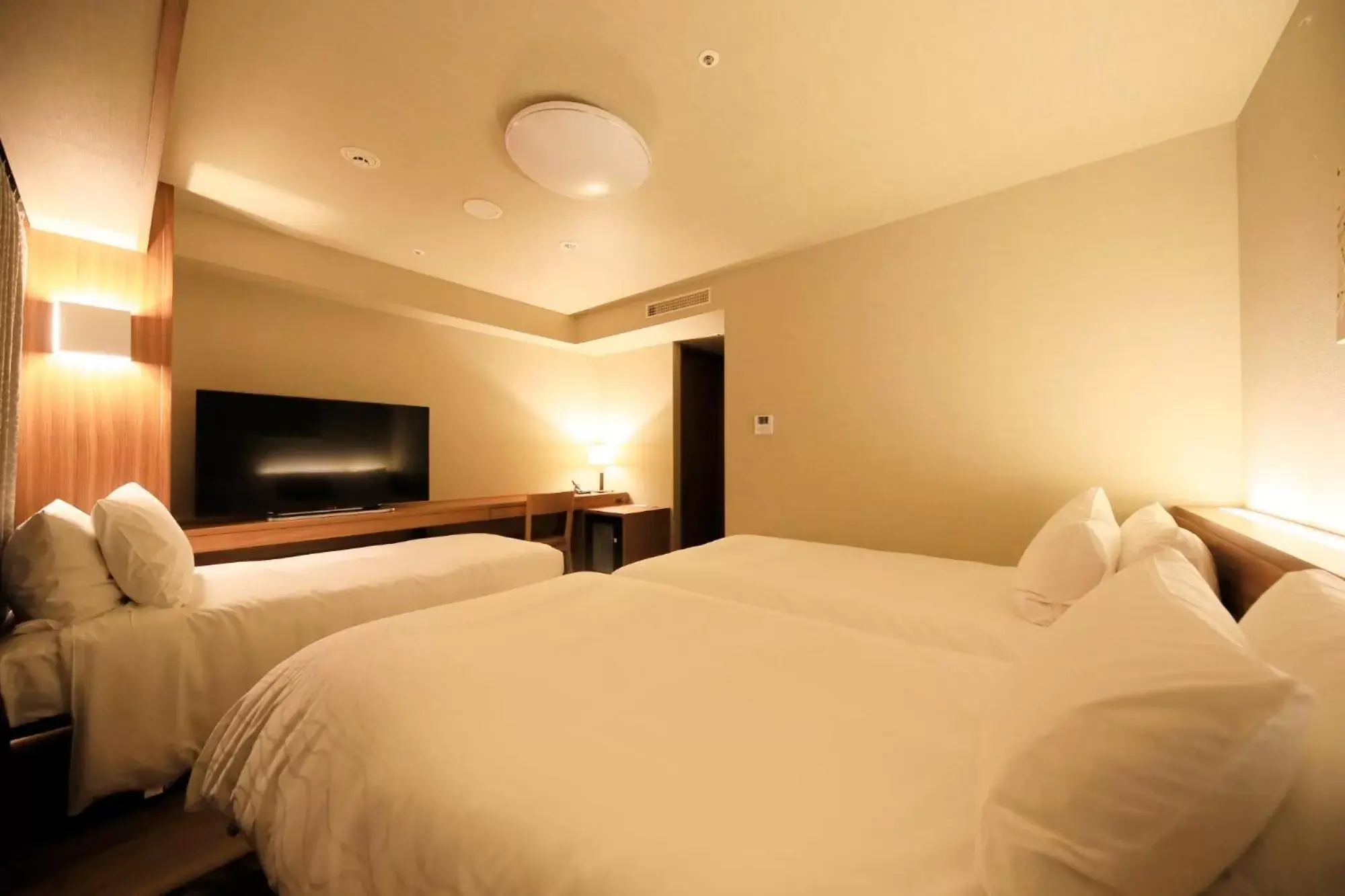 Photo of the whole room, Bed in Richmond Hotel Nagoya Shinkansen-guchi