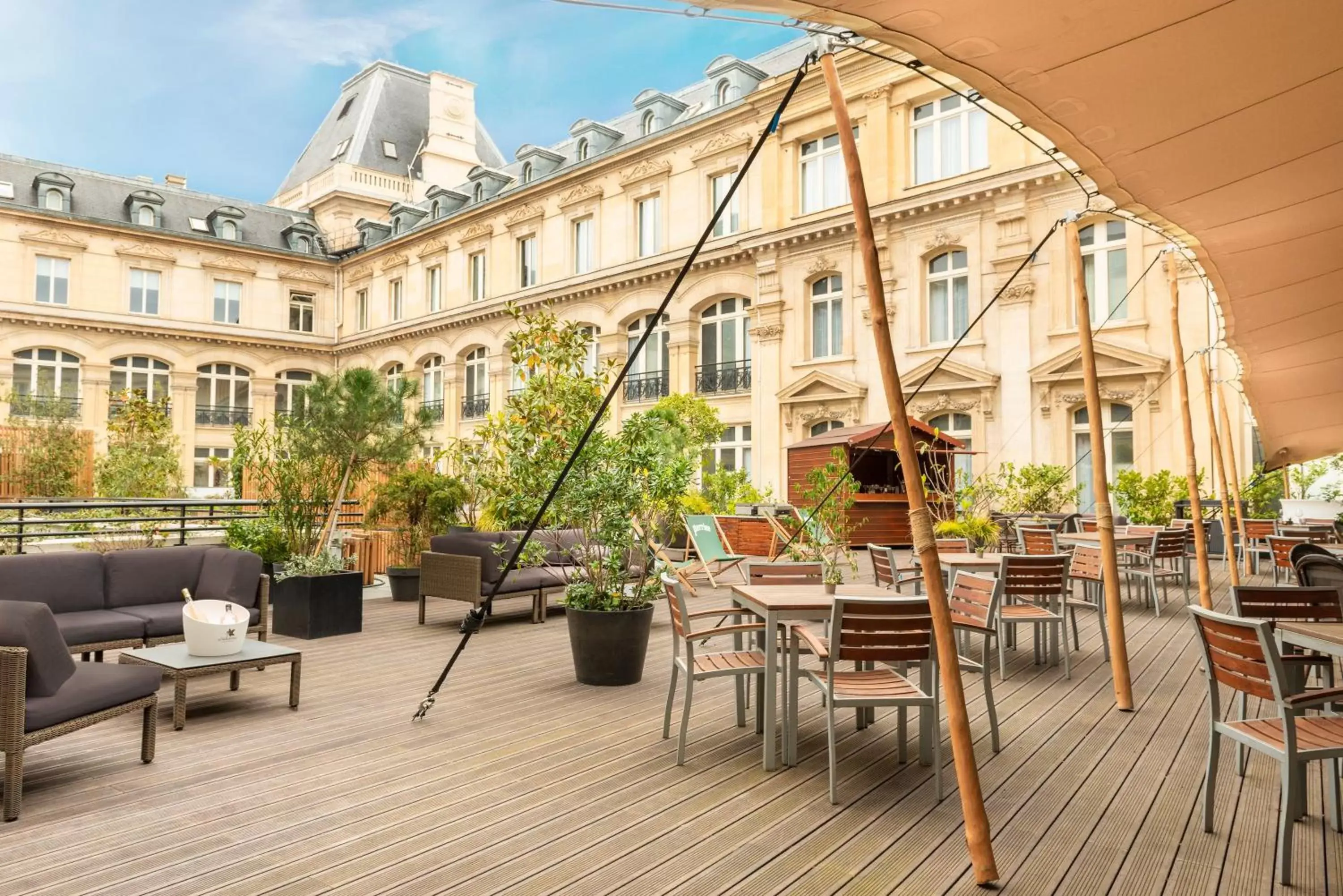 Property building, Restaurant/Places to Eat in Crowne Plaza Paris République, an IHG Hotel