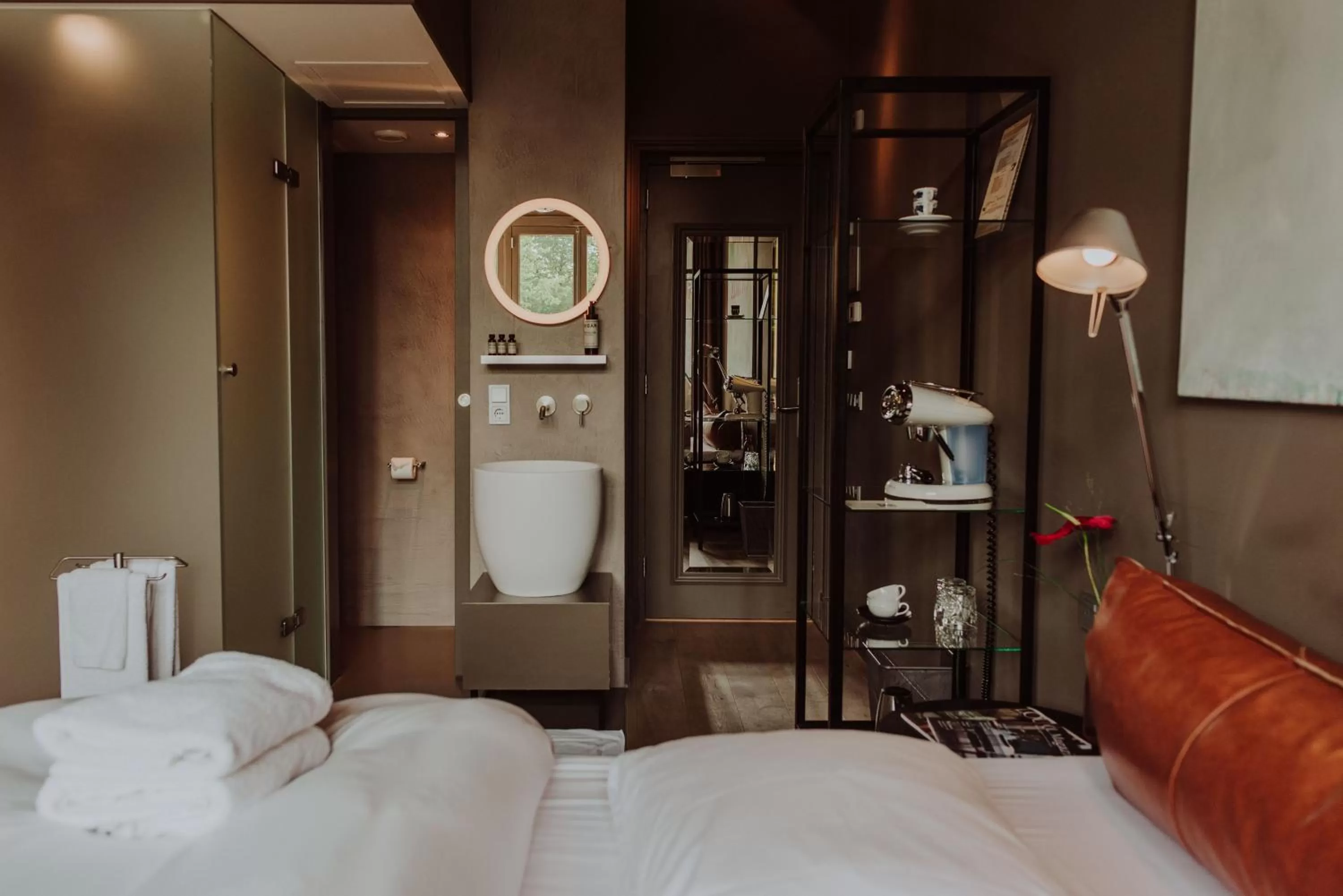 Shower, Bed in Boutique Hotel Blue - Quality Lodgings