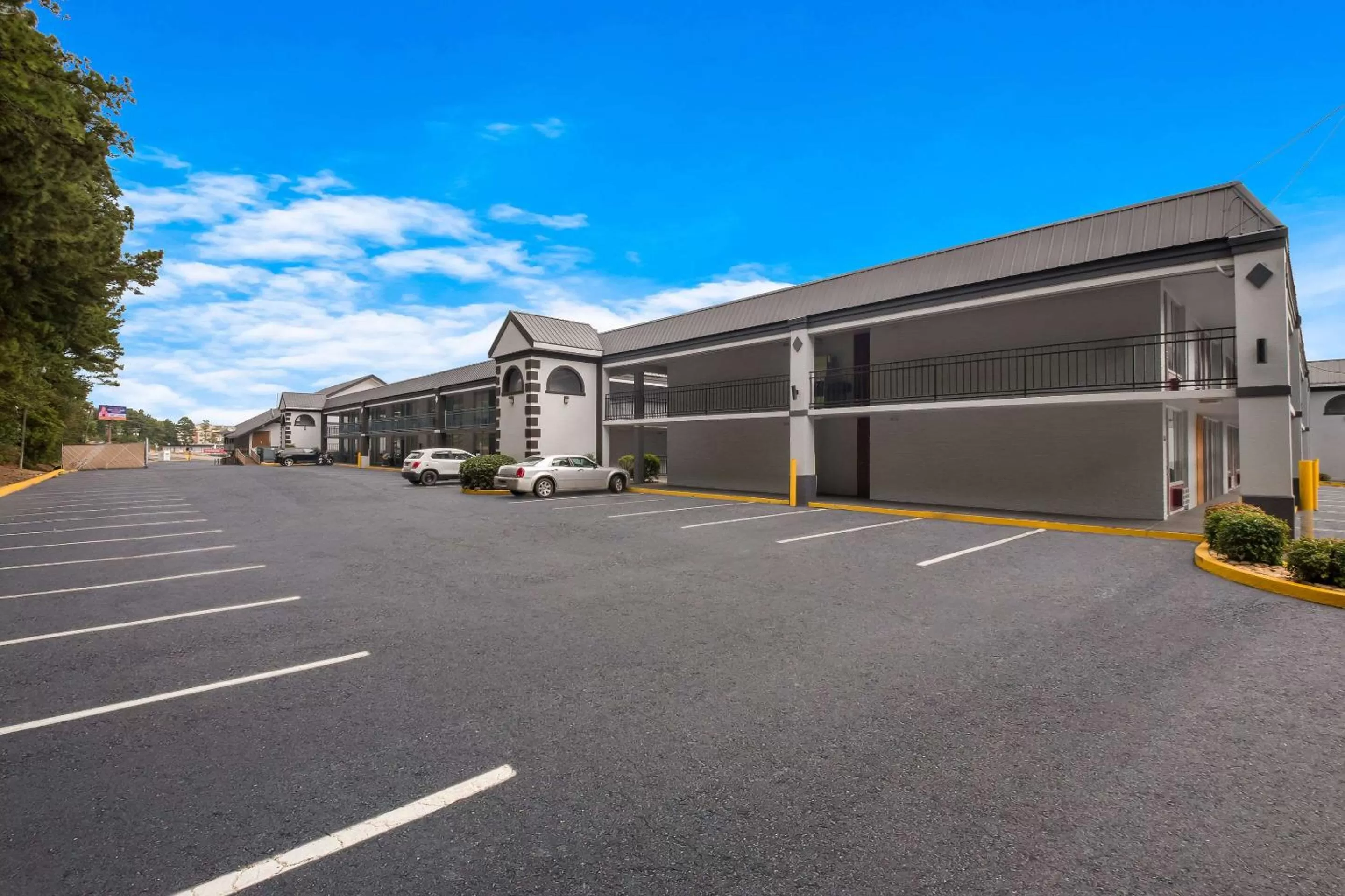 Property building in Rodeway Inn Cleveland TN I-75