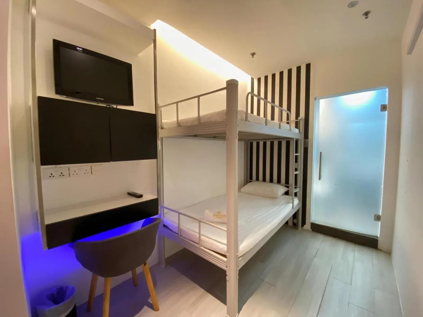 bunk bed in Hotel Calmo Chinatown