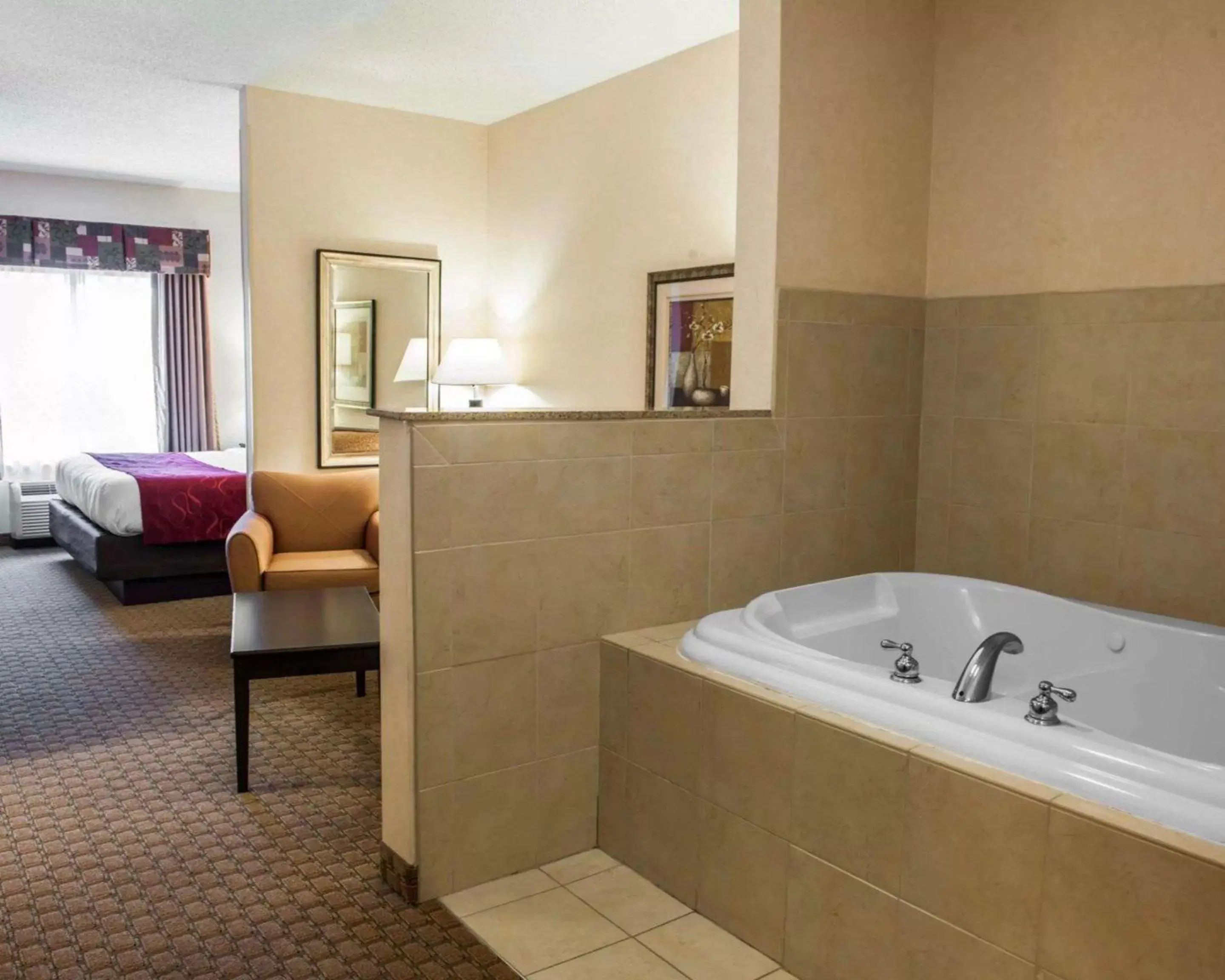 Photo of the whole room, Bathroom in Comfort Suites Southport