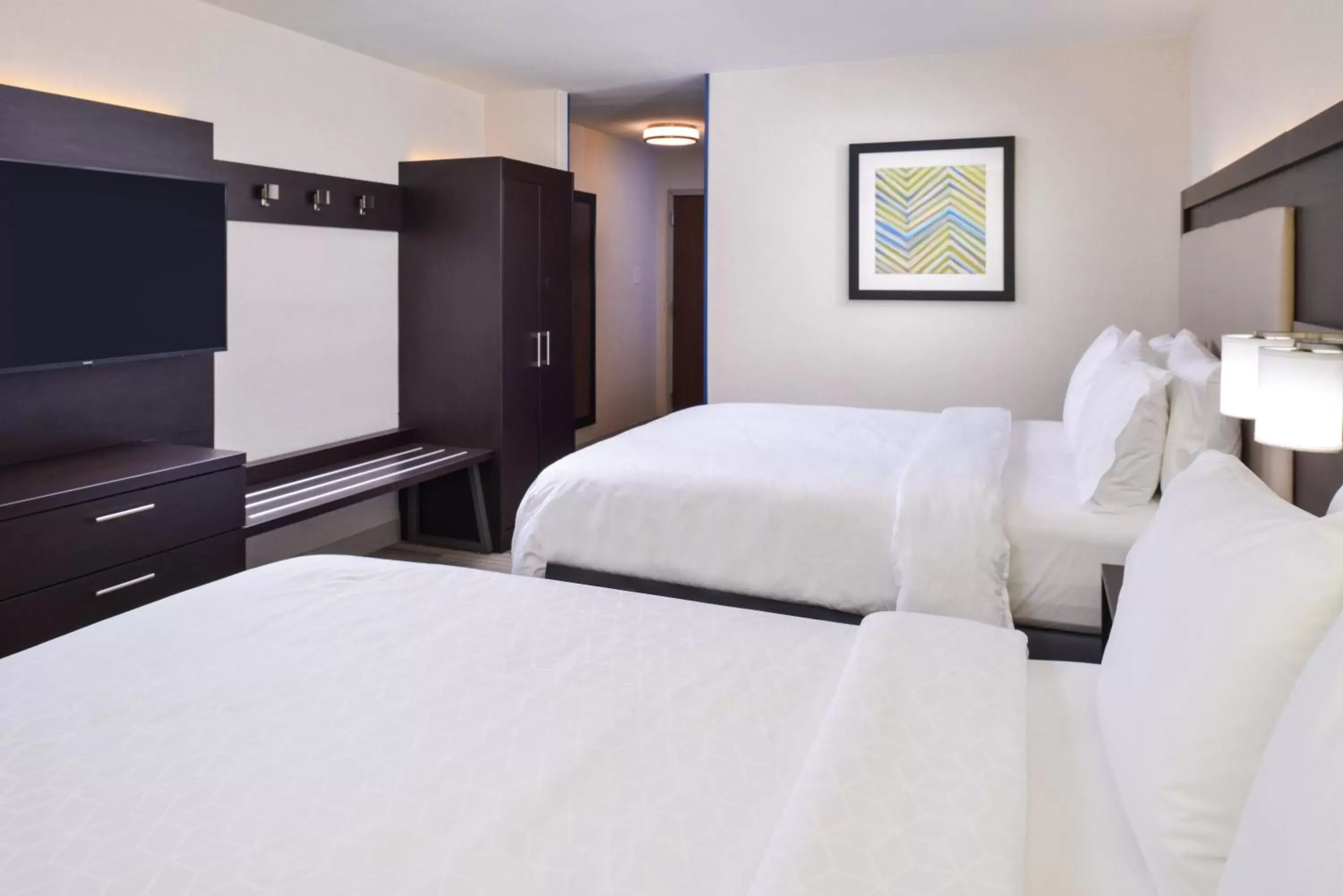 Photo of the whole room, Bed in Holiday Inn Express & Suites - Shreveport - Downtown, an IHG Hotel