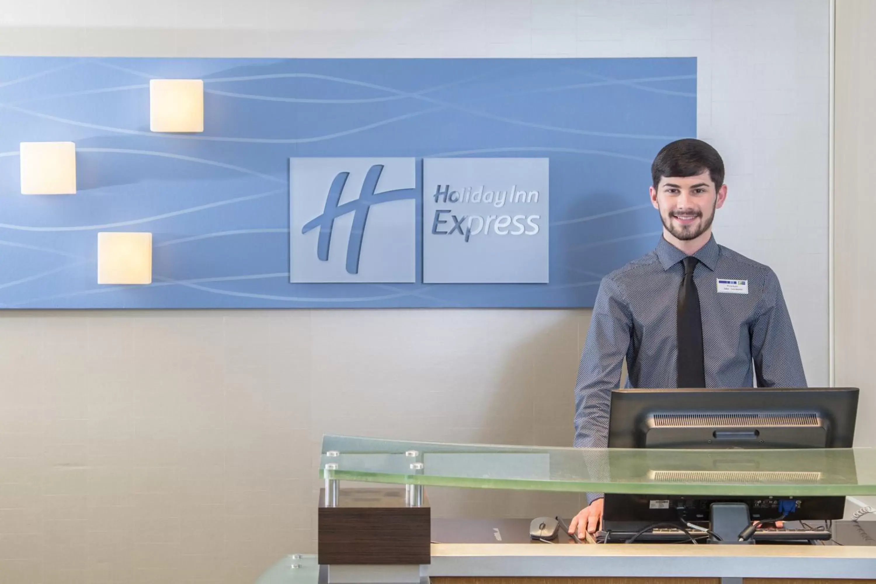 Property building in Holiday Inn Express & Suites - Oxford, an IHG Hotel