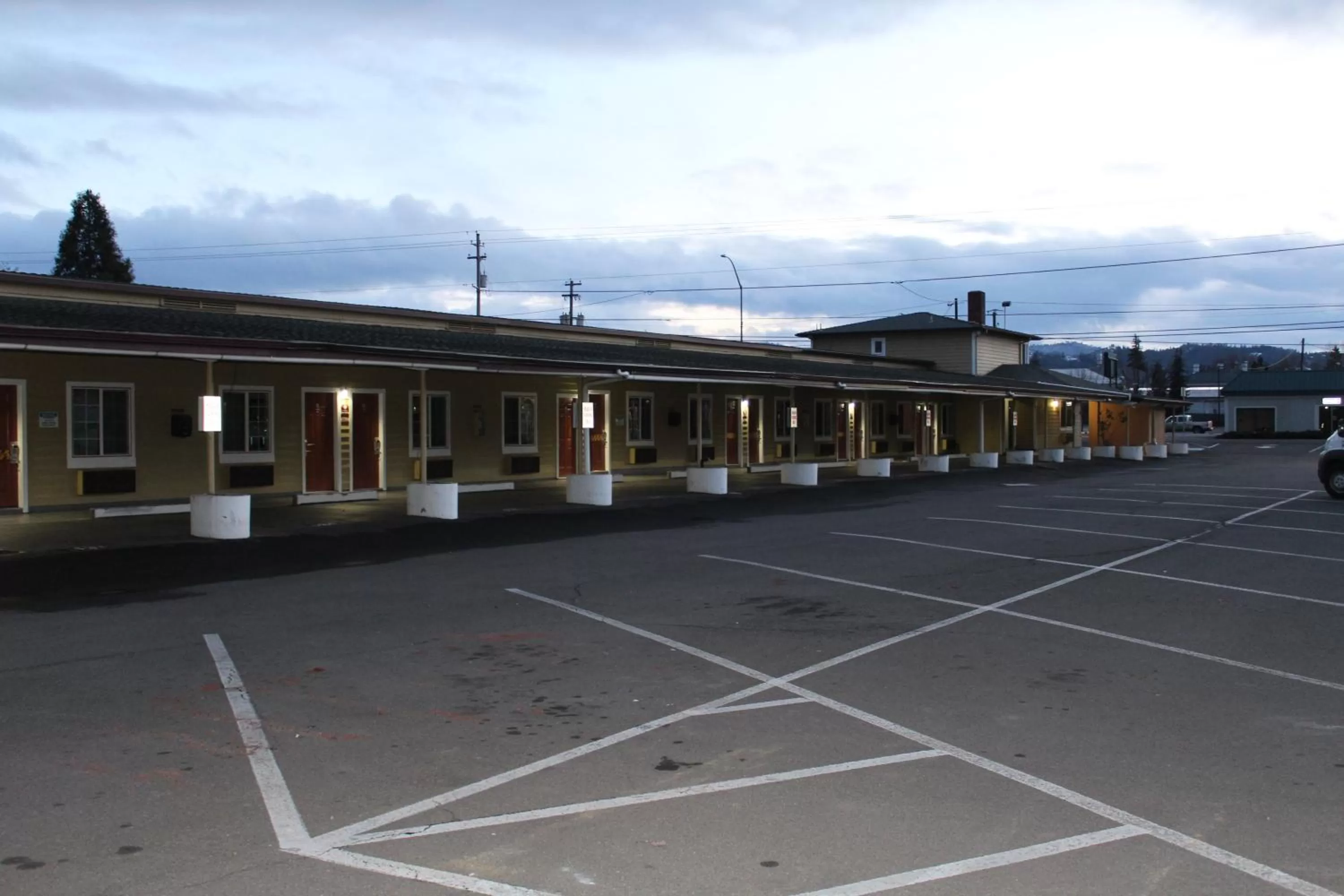 Property building in Rodeway Inn Medford South I-5