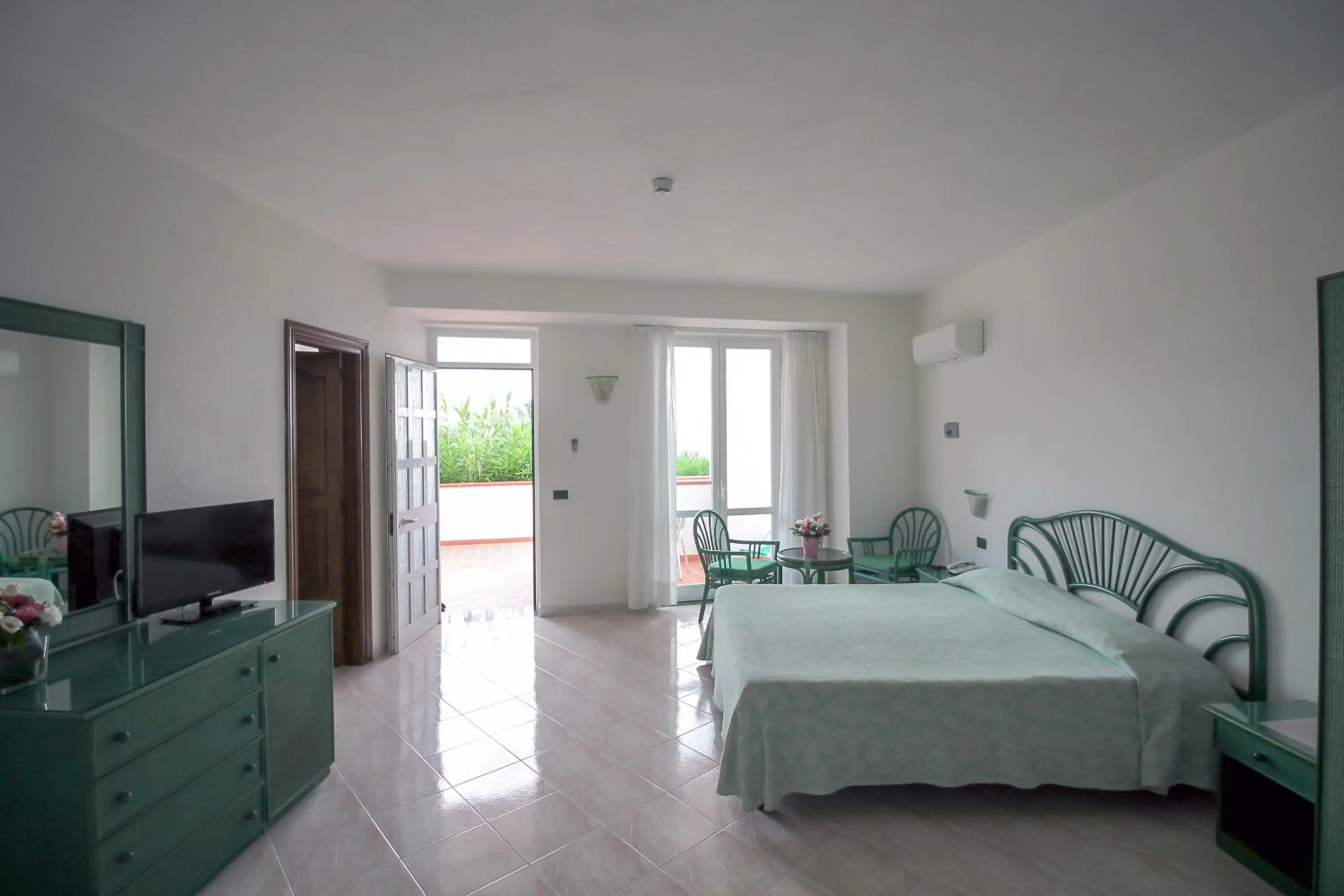 Photo of the whole room in Hotel Terme Royal Palm