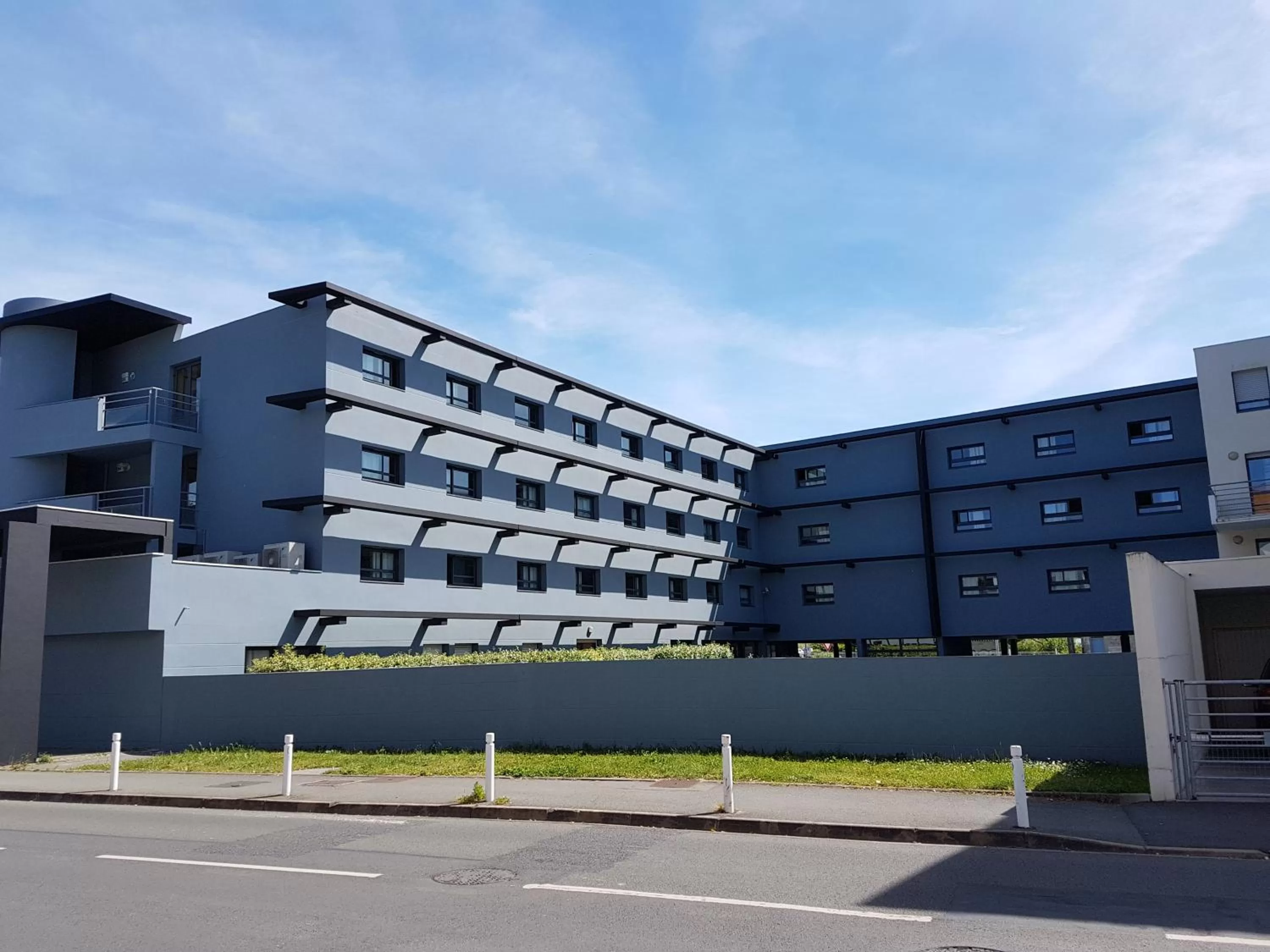 Property building in B&B HOTEL La Rochelle Centre Les Minimes