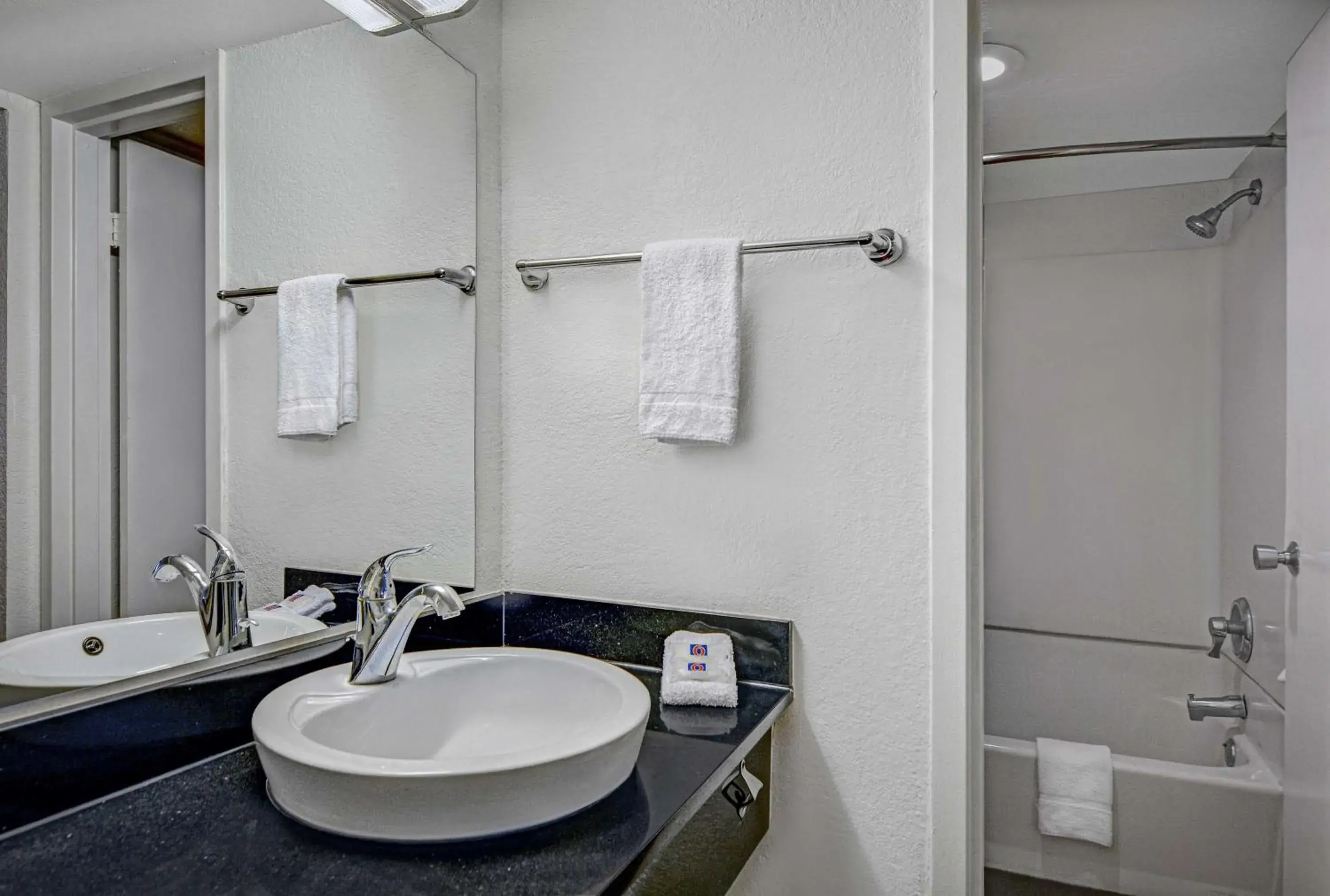 Bathroom in Motel 6-Tallahassee, FL - Downtown