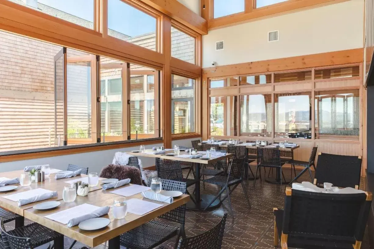 Restaurant/Places to Eat in Headlands Coastal Lodge & Spa