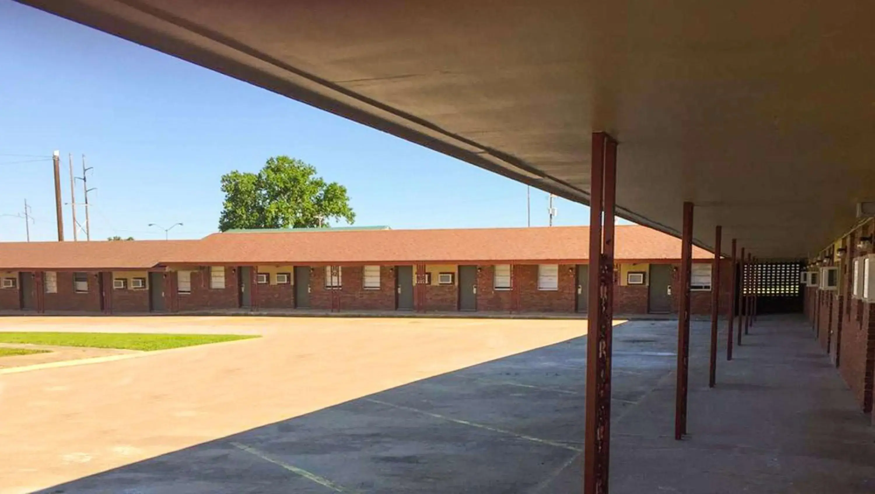Property building in Budget Inn Ardmore OK Property building in Budget Inn Ardmore OK