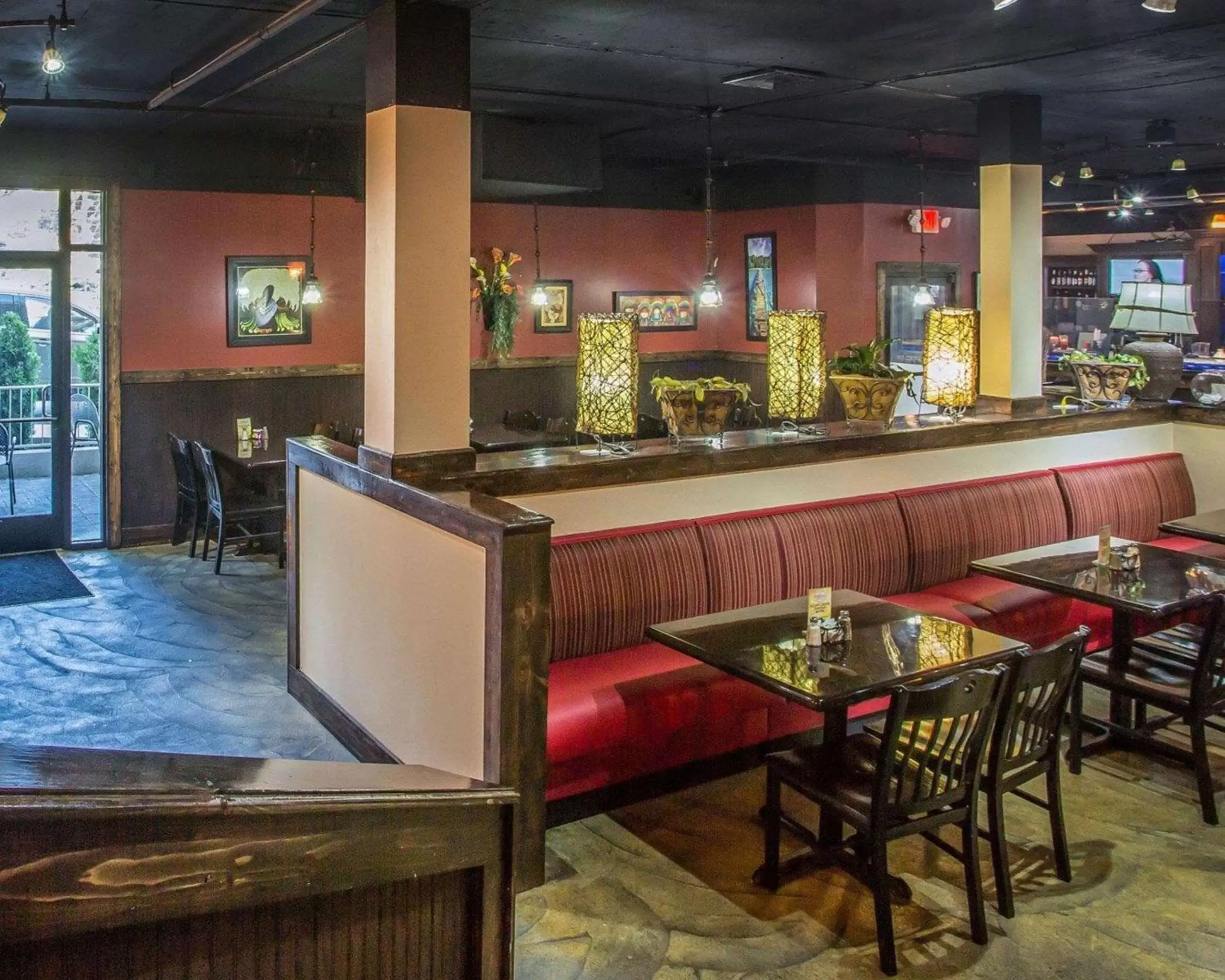 Restaurant/places to eat, Lounge/Bar in Quality Suites Nashville Airport