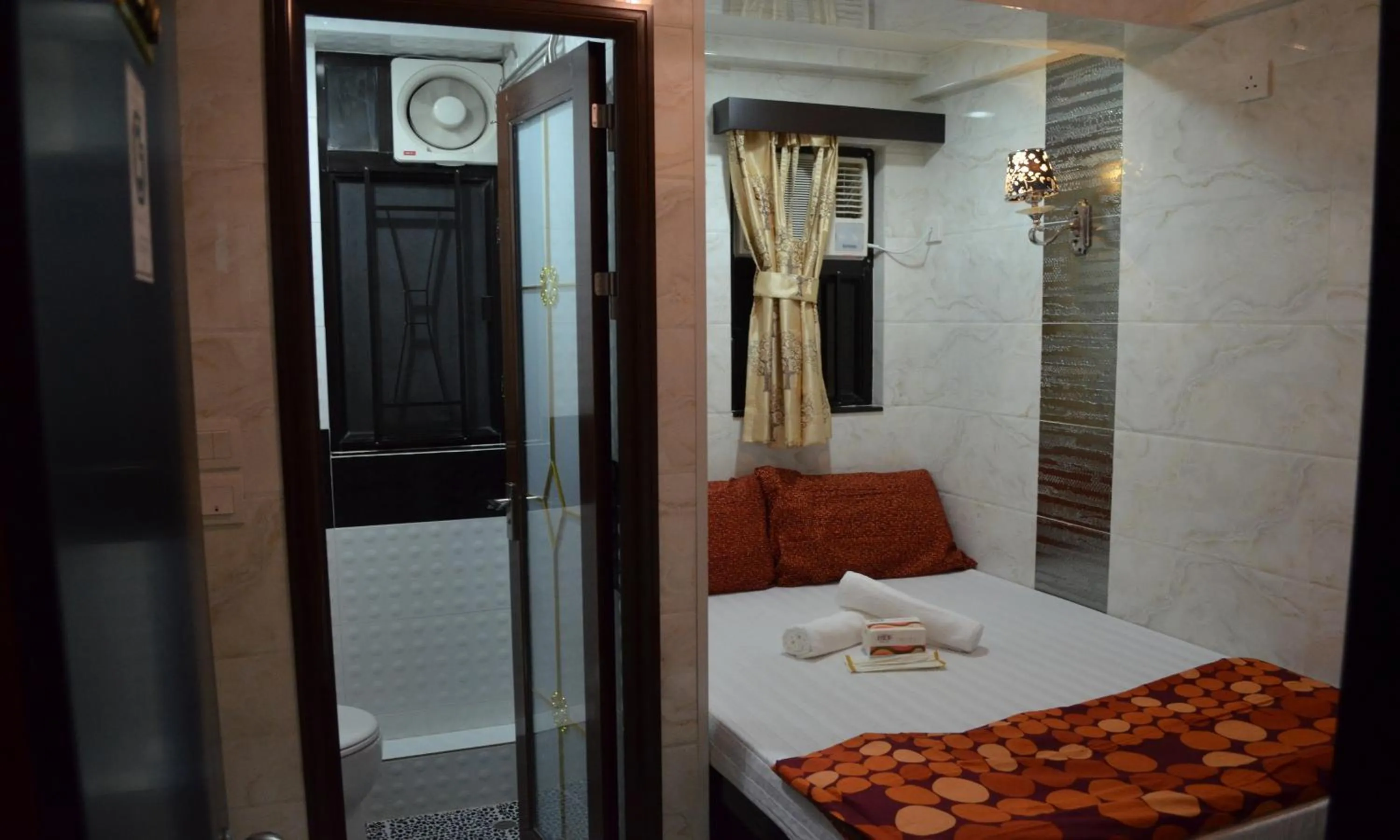 Decorative detail, Bed in Skyview Hostel