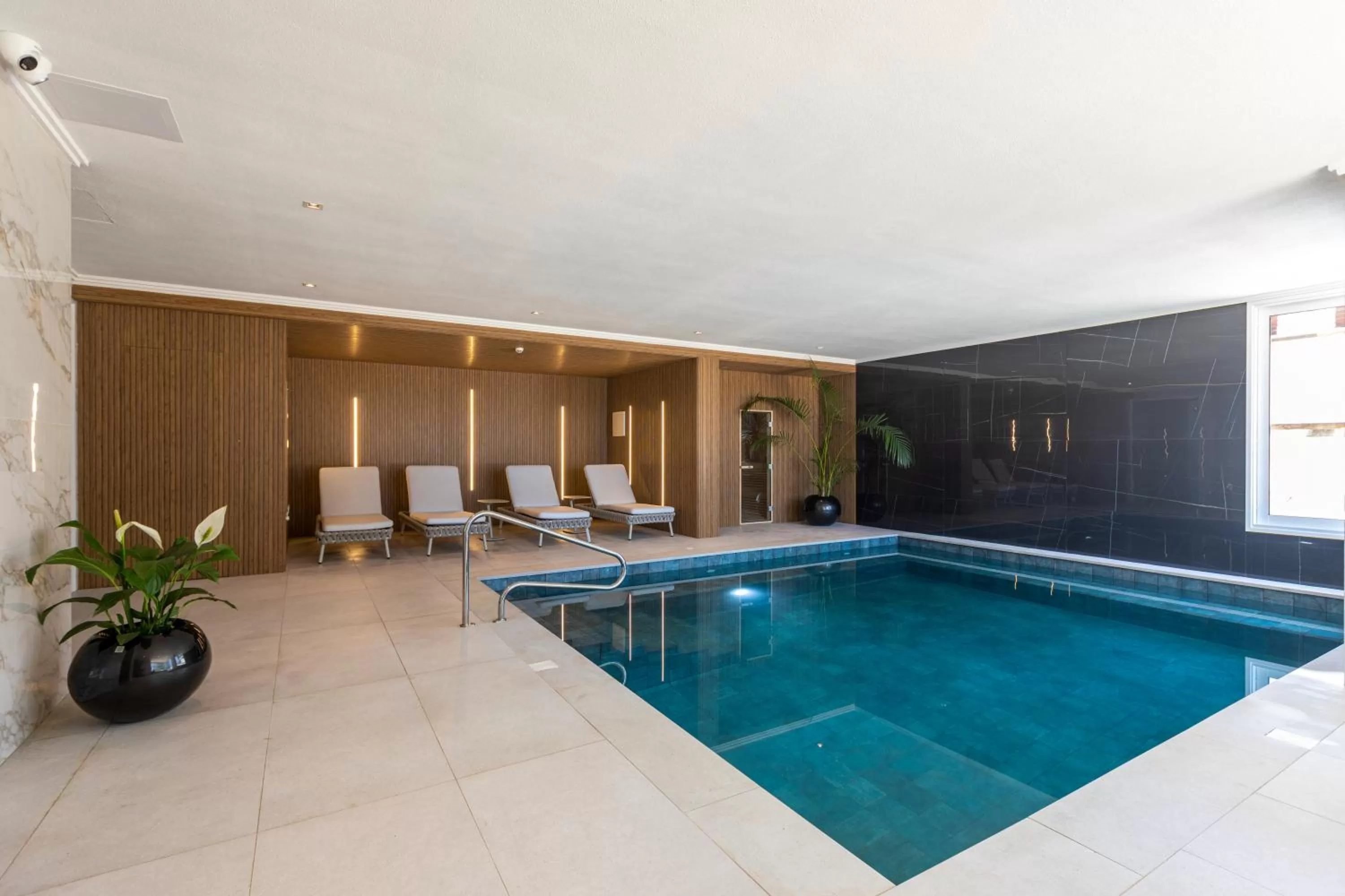 Swimming pool in Hotel Solerios Mansa