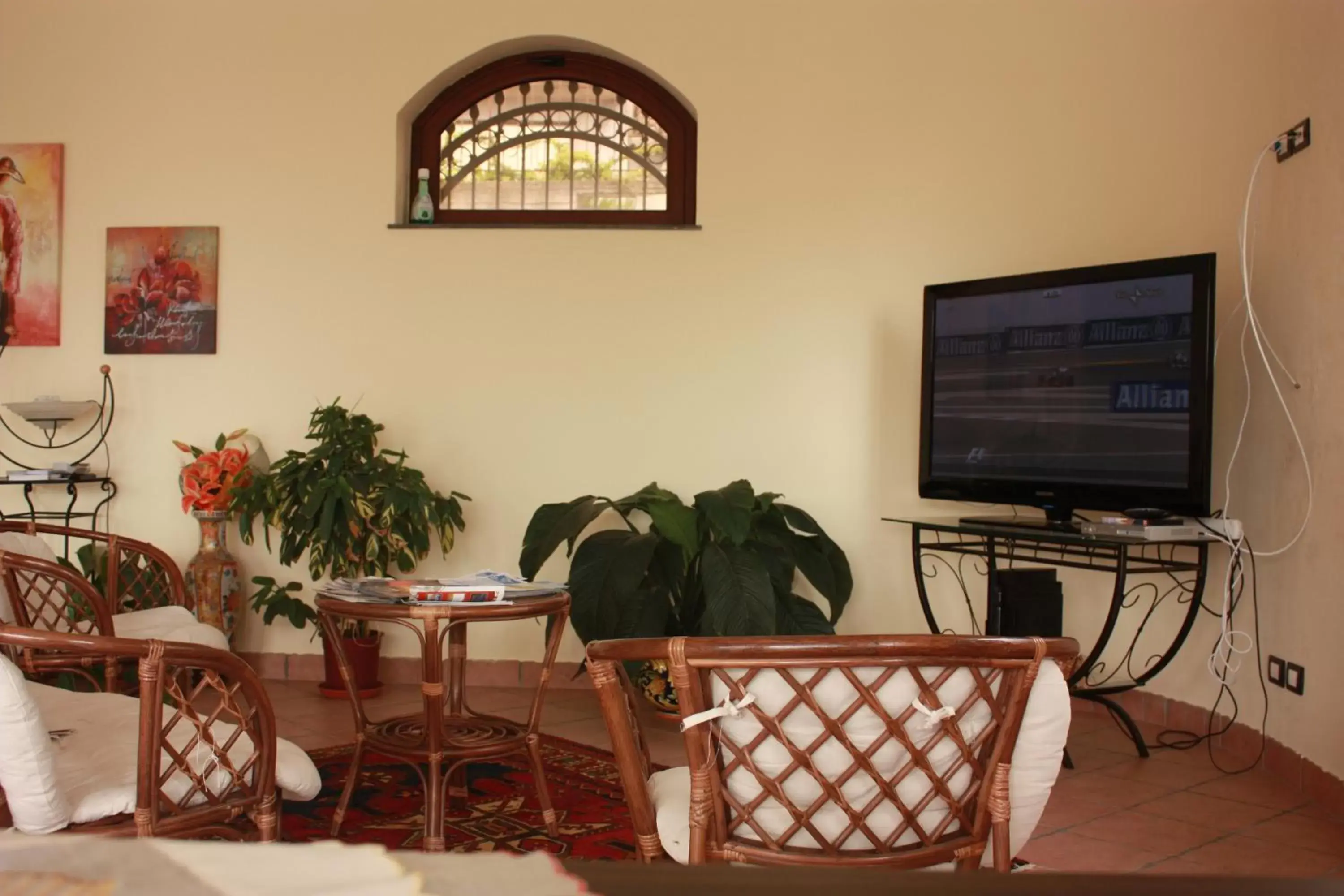 Living room, TV/Entertainment Center in B&B La Porta Dell'Etna - Nicolosi