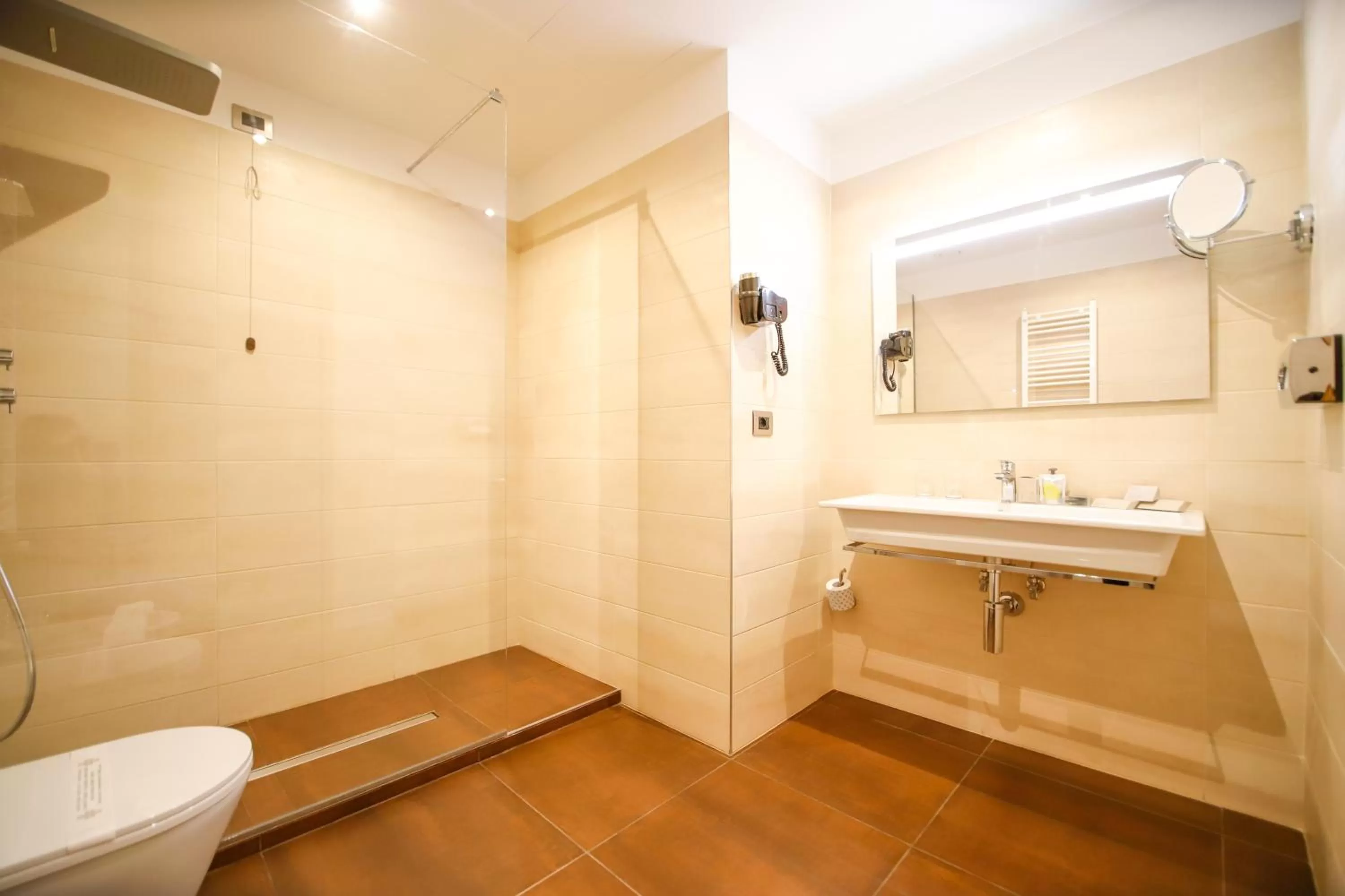 Shower in Hotel Diplomatic