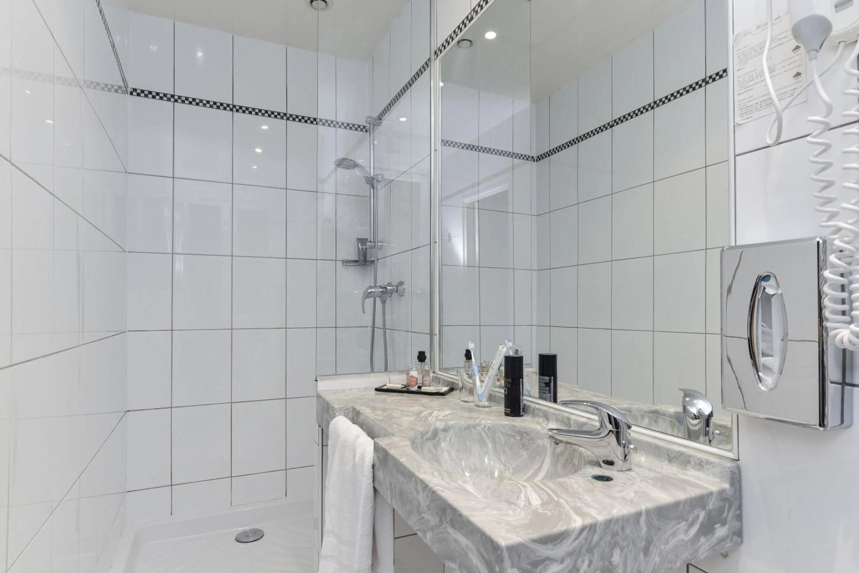 Bathroom in Hotel du Pré