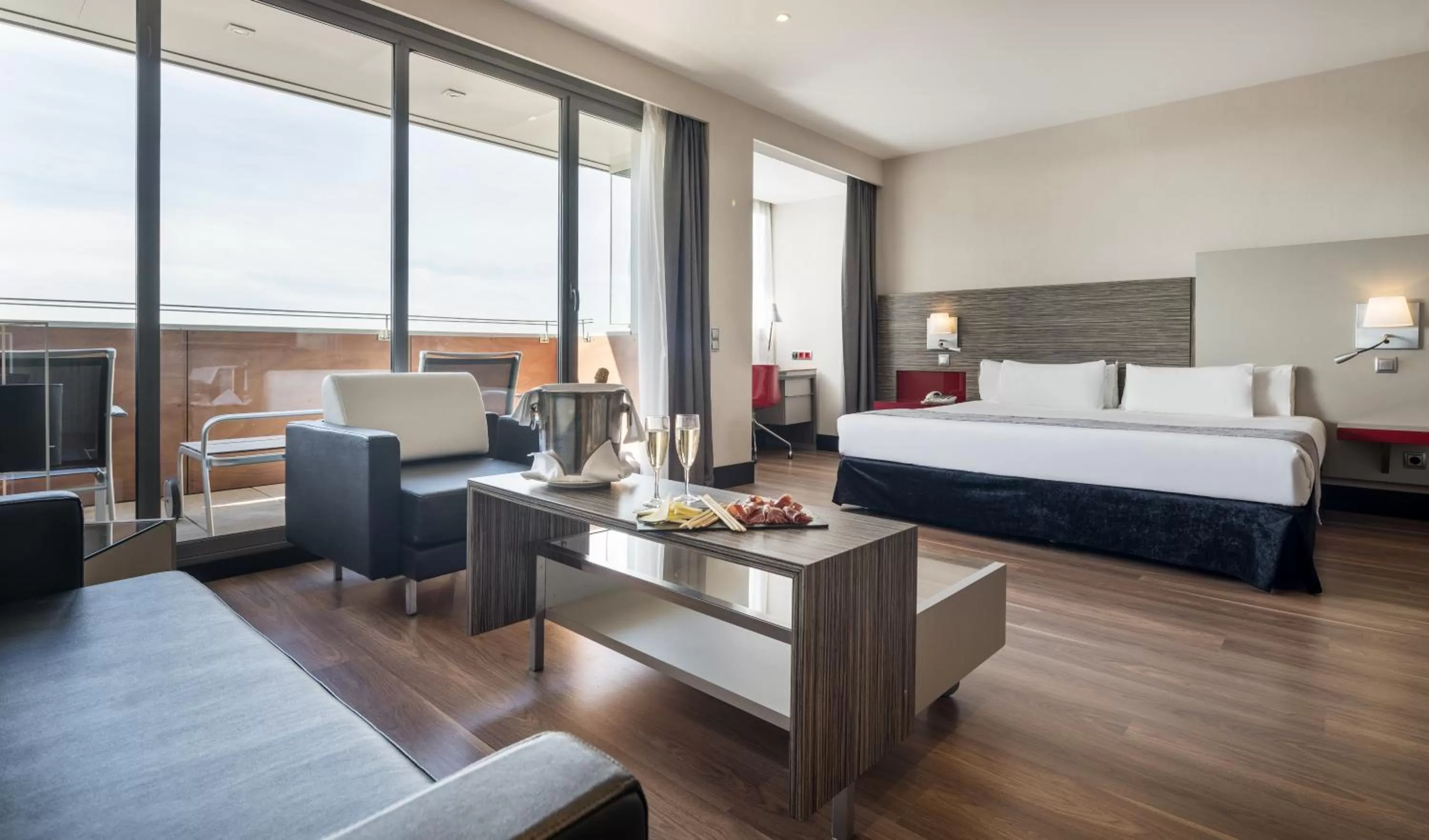 Photo of the whole room, Bed in Ilunion Barcelona