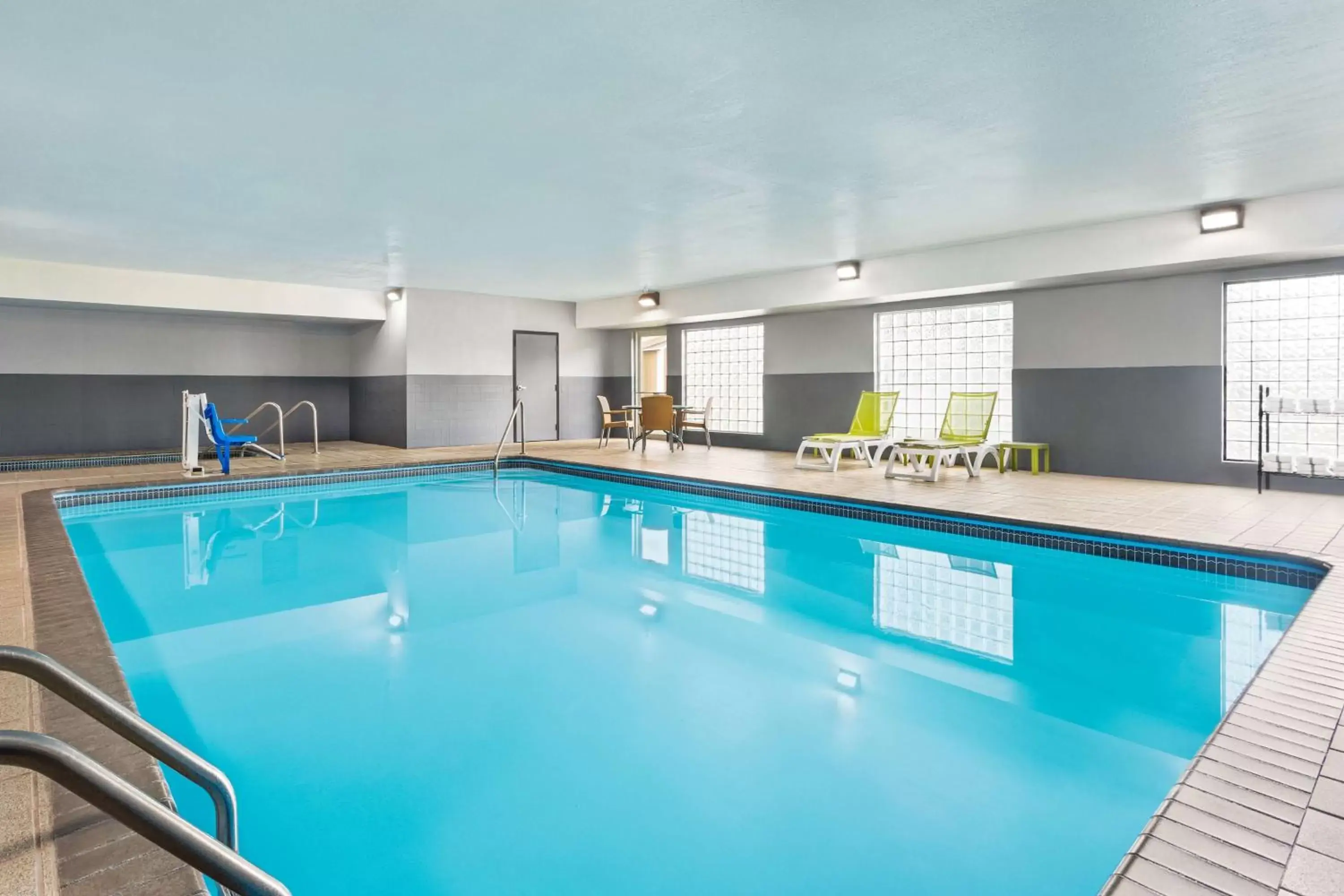 Pool view, Swimming Pool in Country Inn & Suites by Radisson, Stillwater, MN