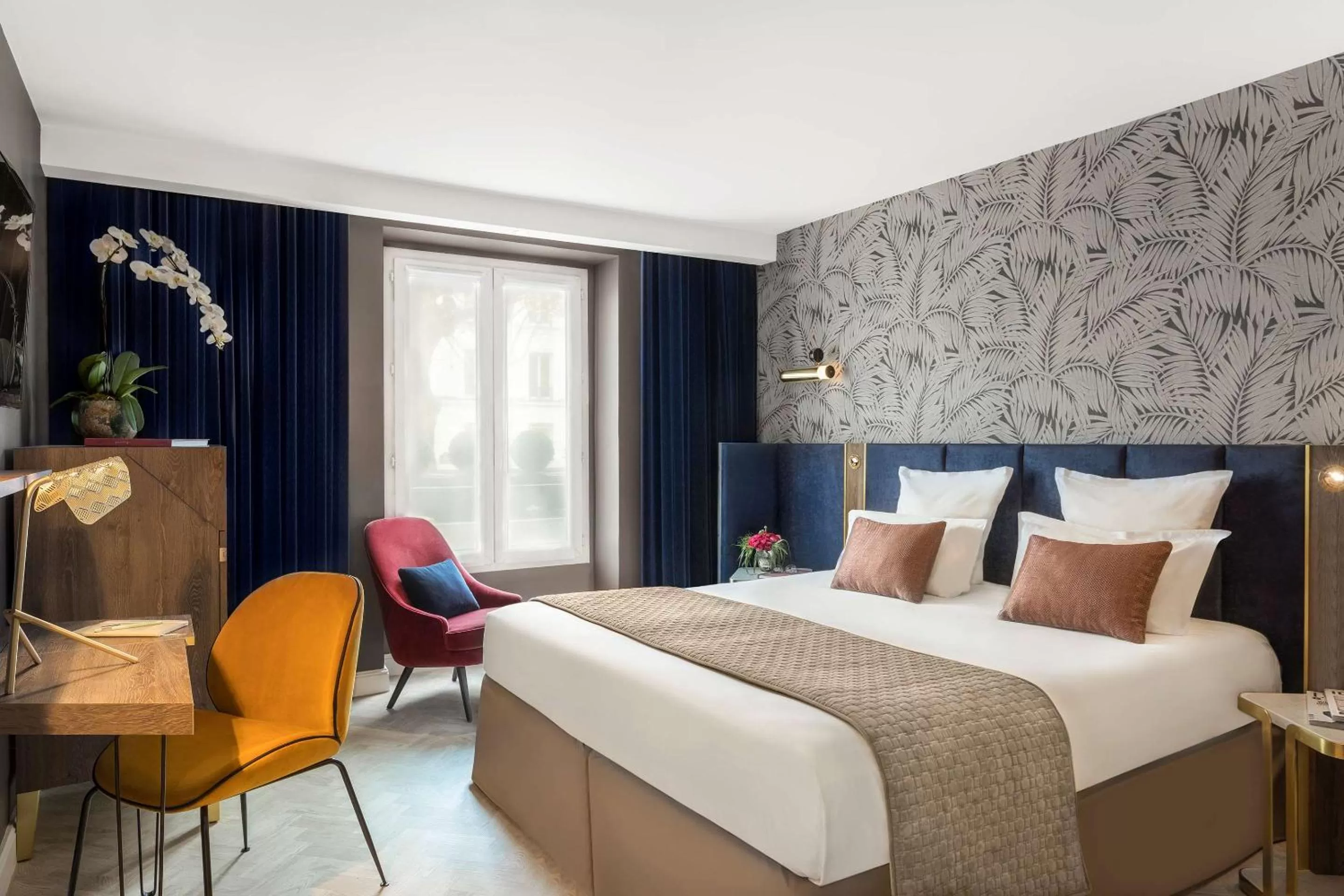 Photo of the whole room, Bed in Hotel Opéra Opal