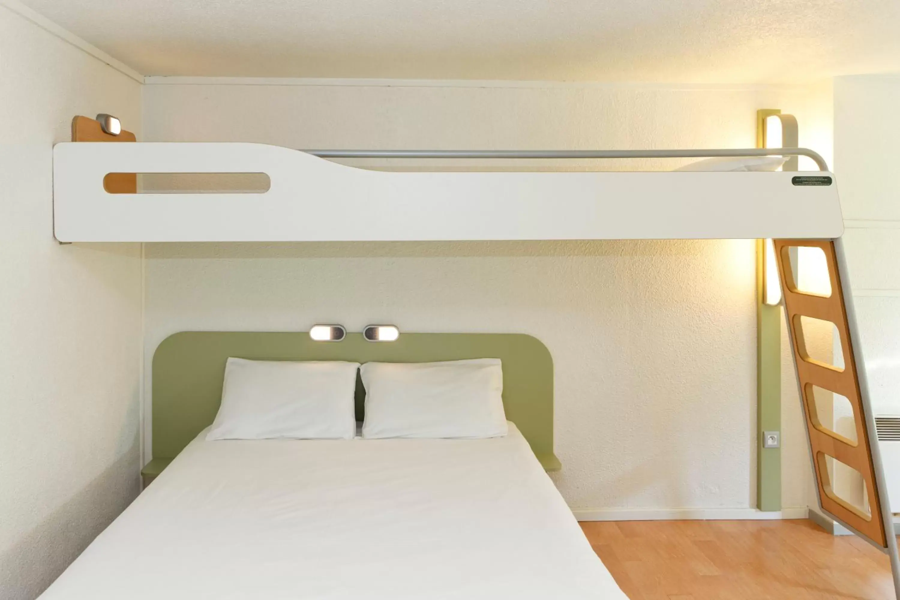 Bed, Bunk Bed in ibis budget Lorient Caudan