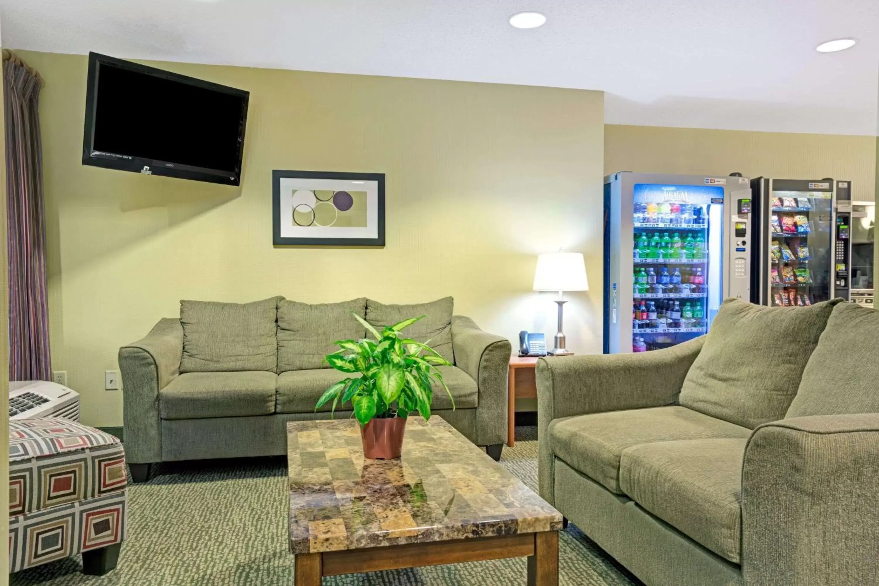 Lobby or reception, Seating Area in Microtel Inn and Suites - Inver Grove Heights