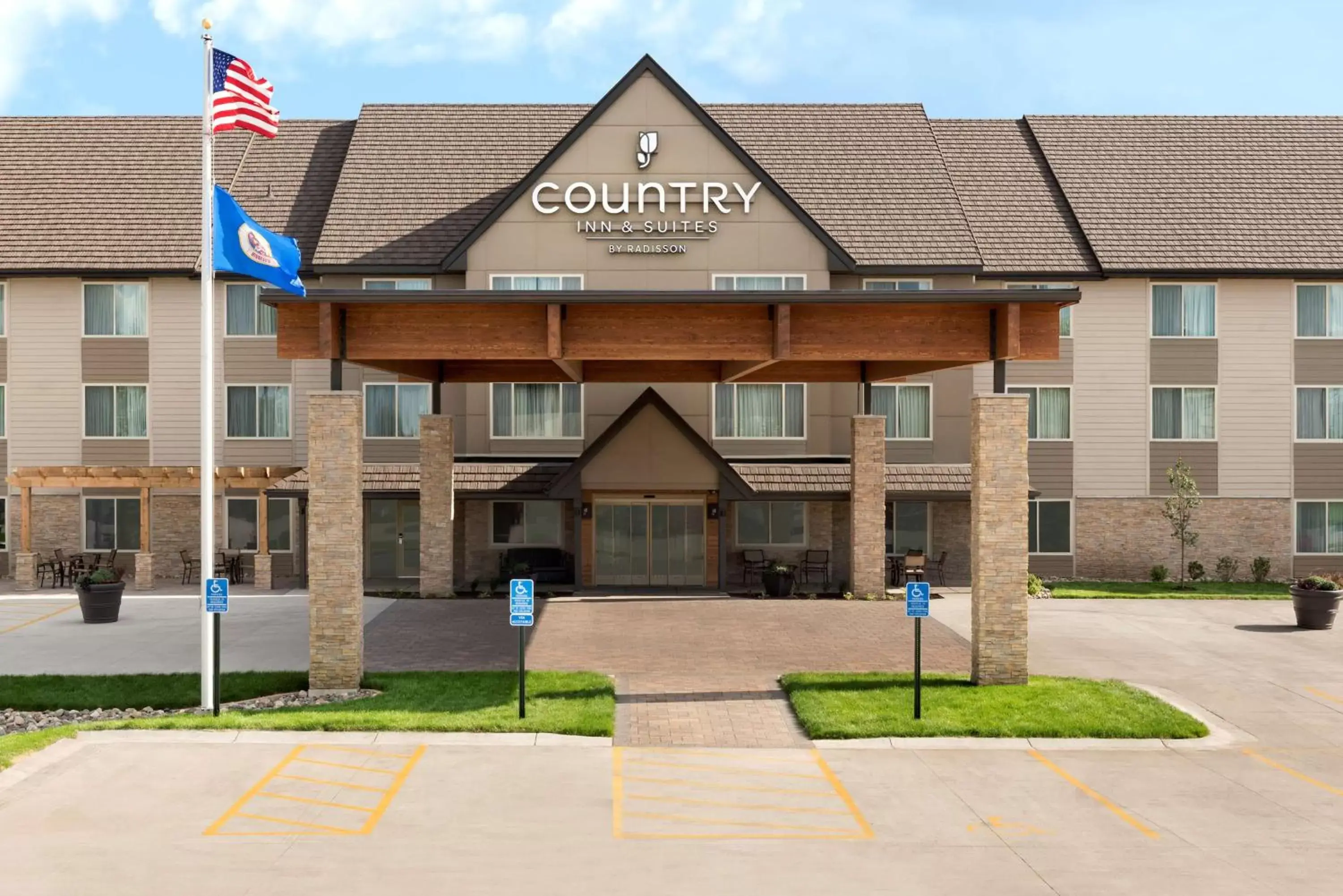Property building in Country Inn & Suites by Radisson, St. Cloud West, MN