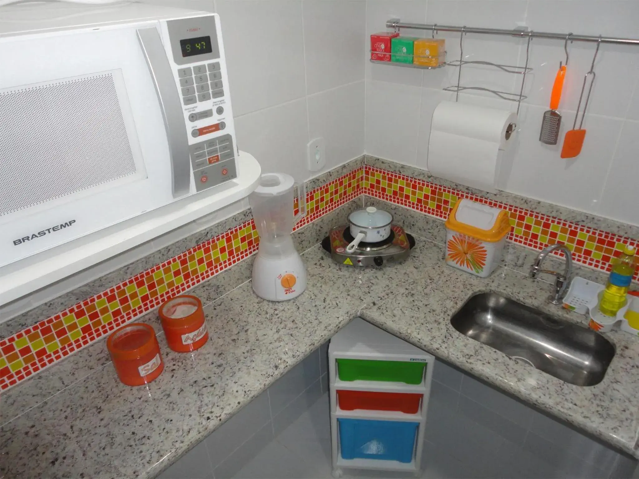 Kitchen or kitchenette, Bathroom in Hotel Marlen