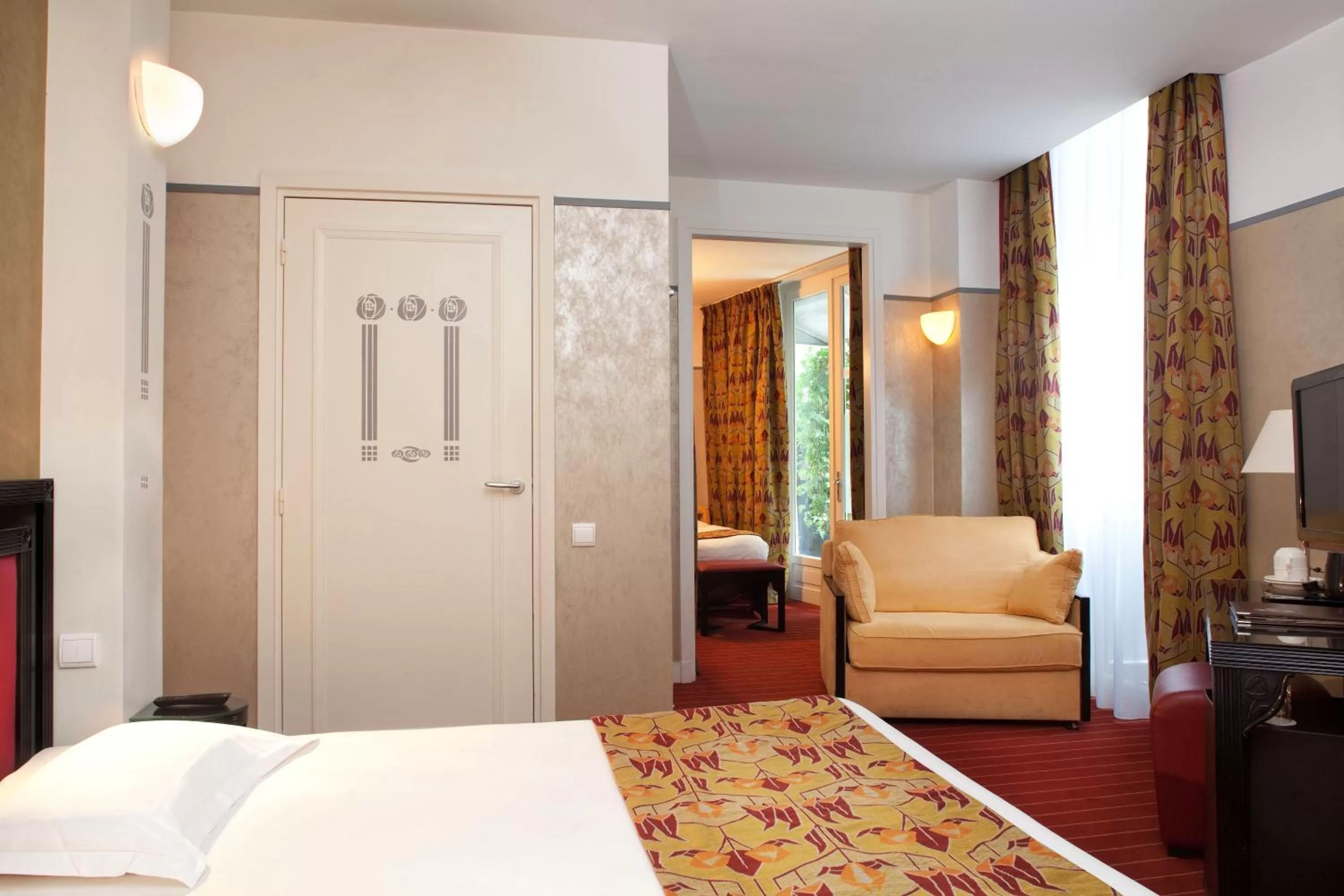 Photo of the whole room, Bed in Hotel Eiffel Seine