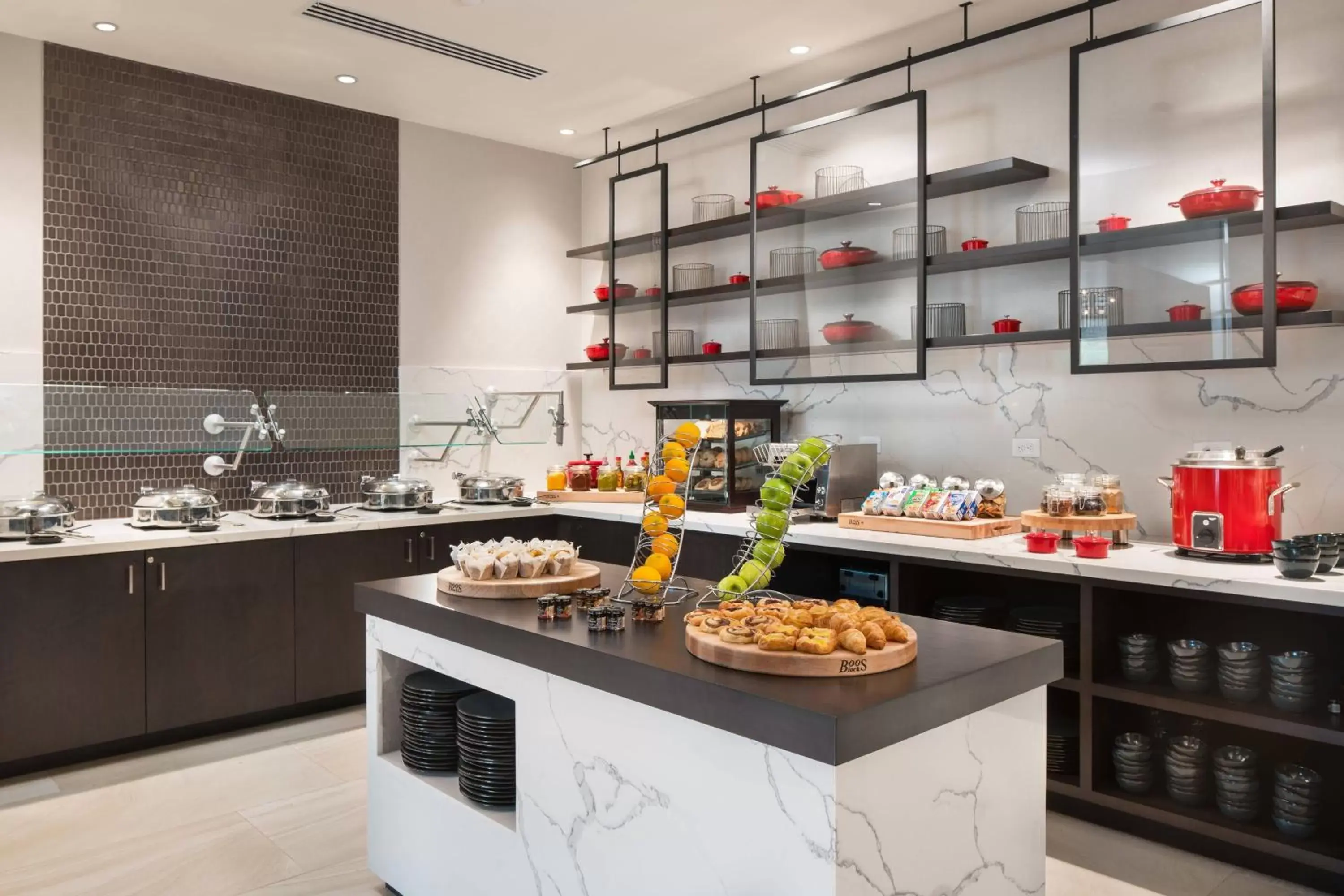 Breakfast, Kitchen/Kitchenette in Morgantown Marriott at Waterfront Place