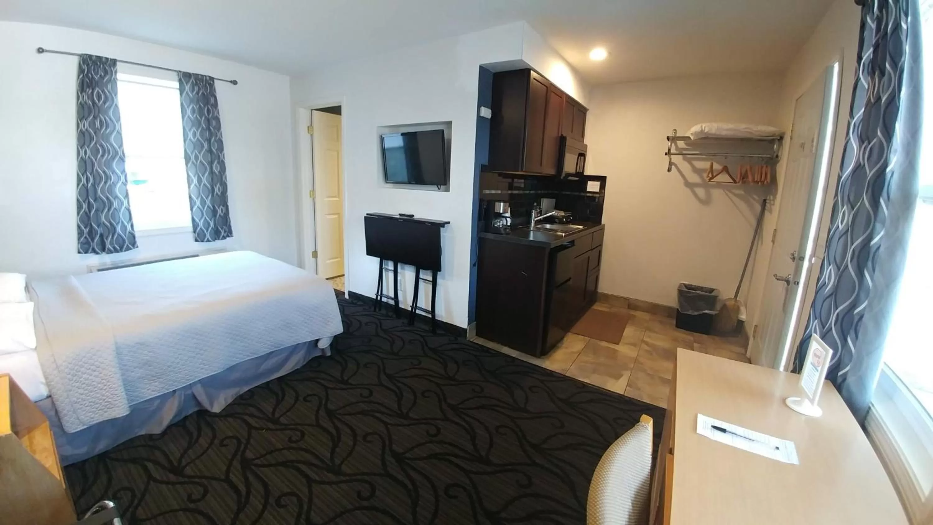 Photo of the whole room, Bed in Motel 57