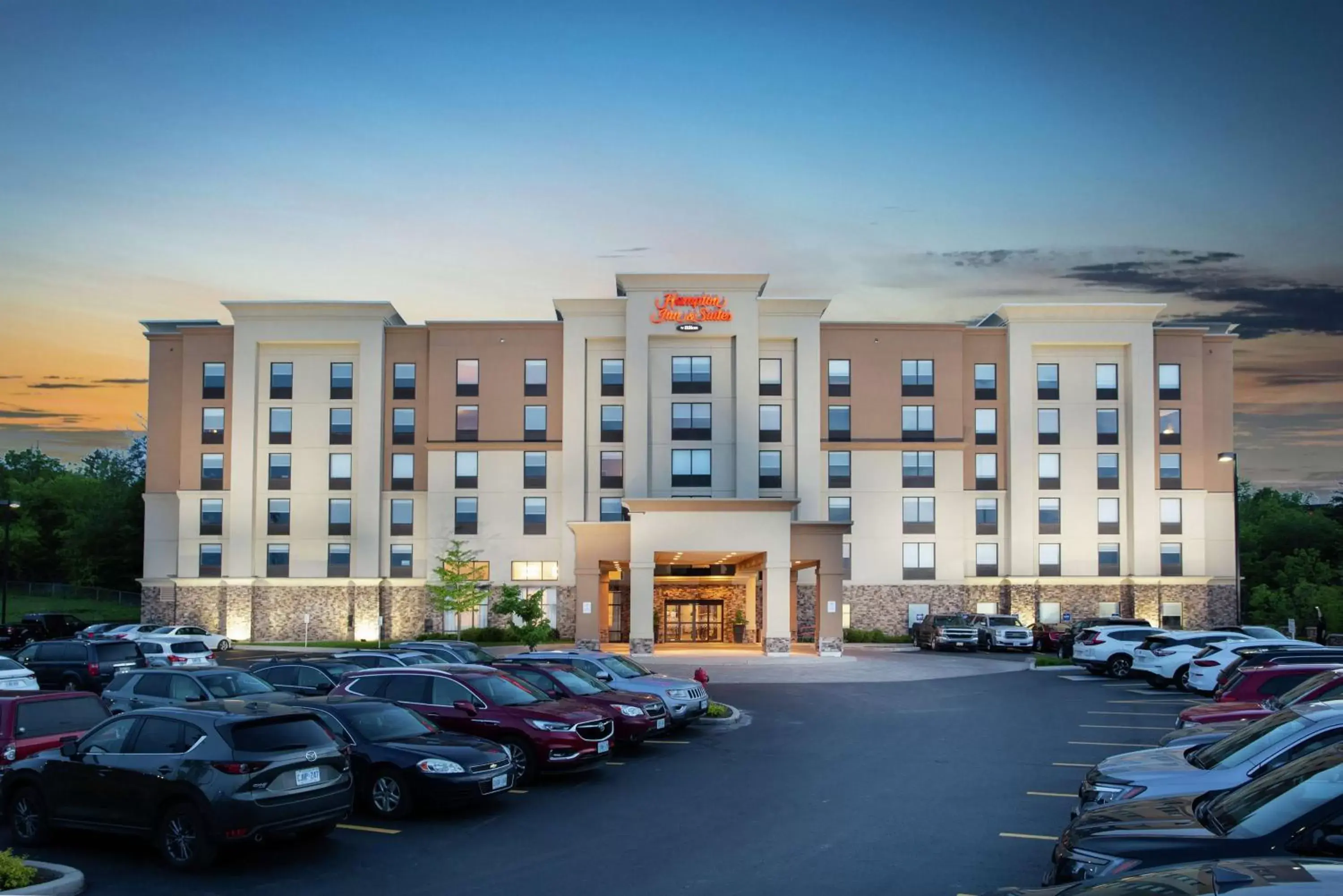 Property Building in Hampton Inn & Suites by Hilton Barrie
