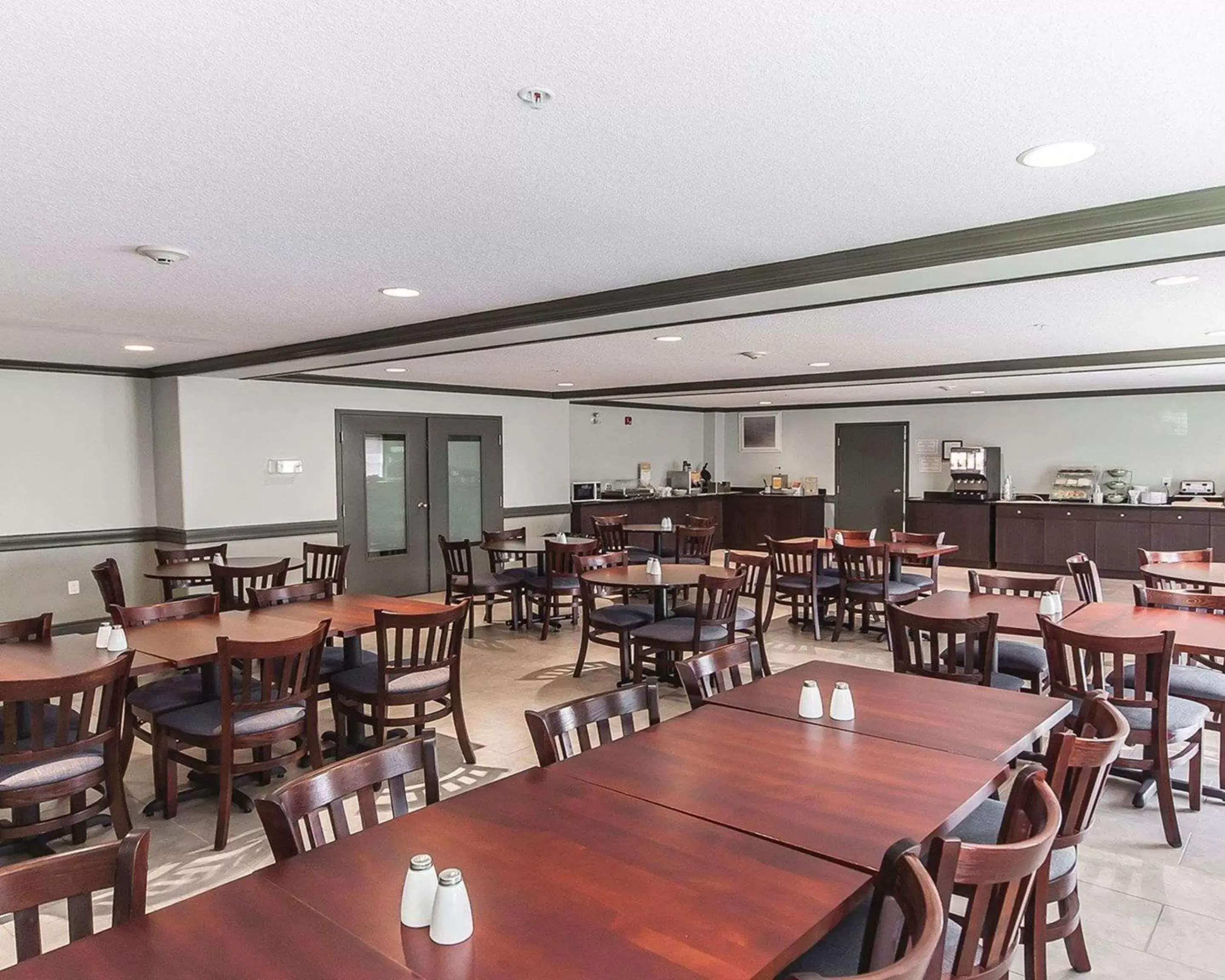 Restaurant/Places to Eat in Quality Inn & Suites Hinton