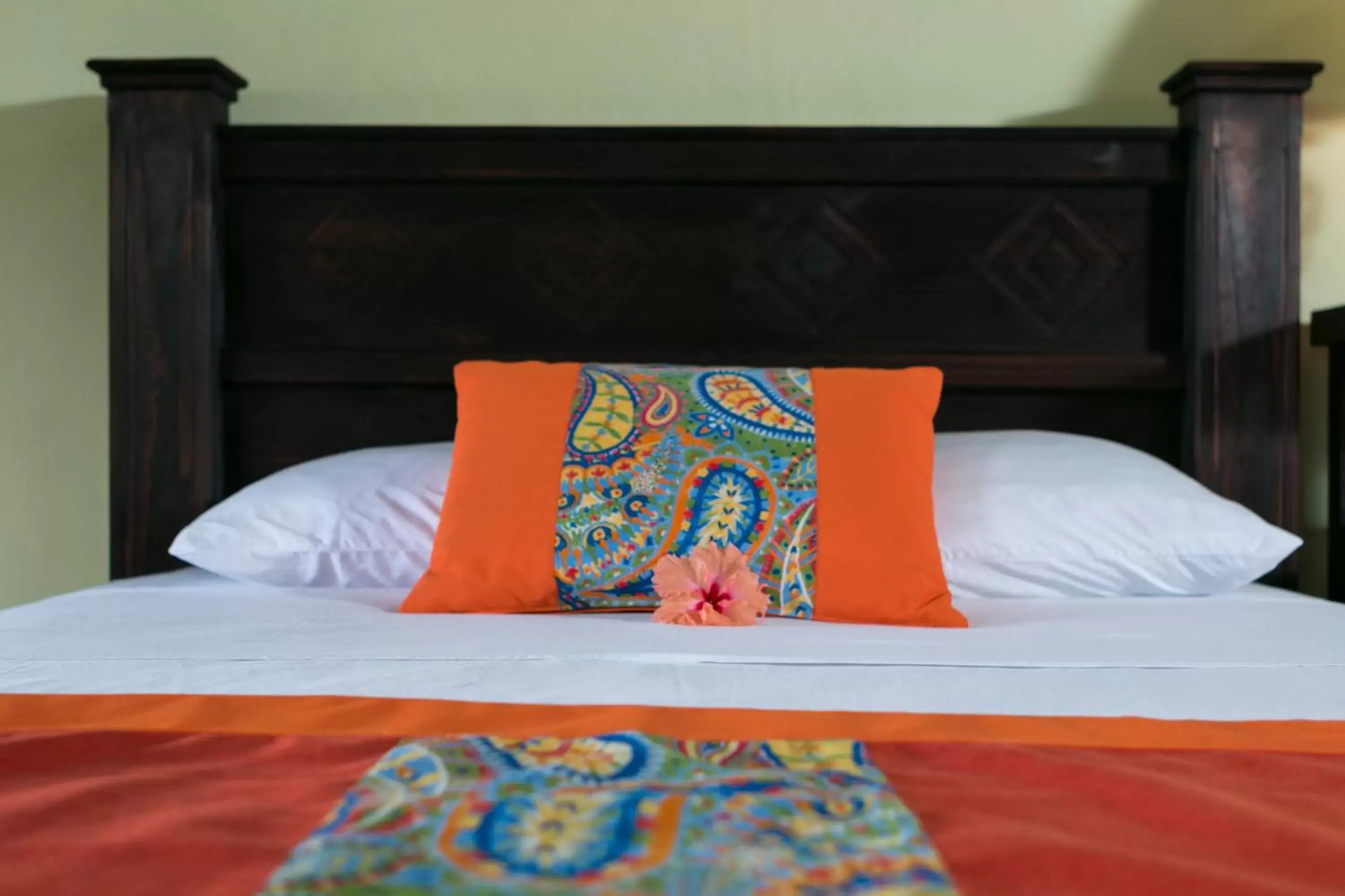 Bedroom, Bed in Hotel La Isla Inn