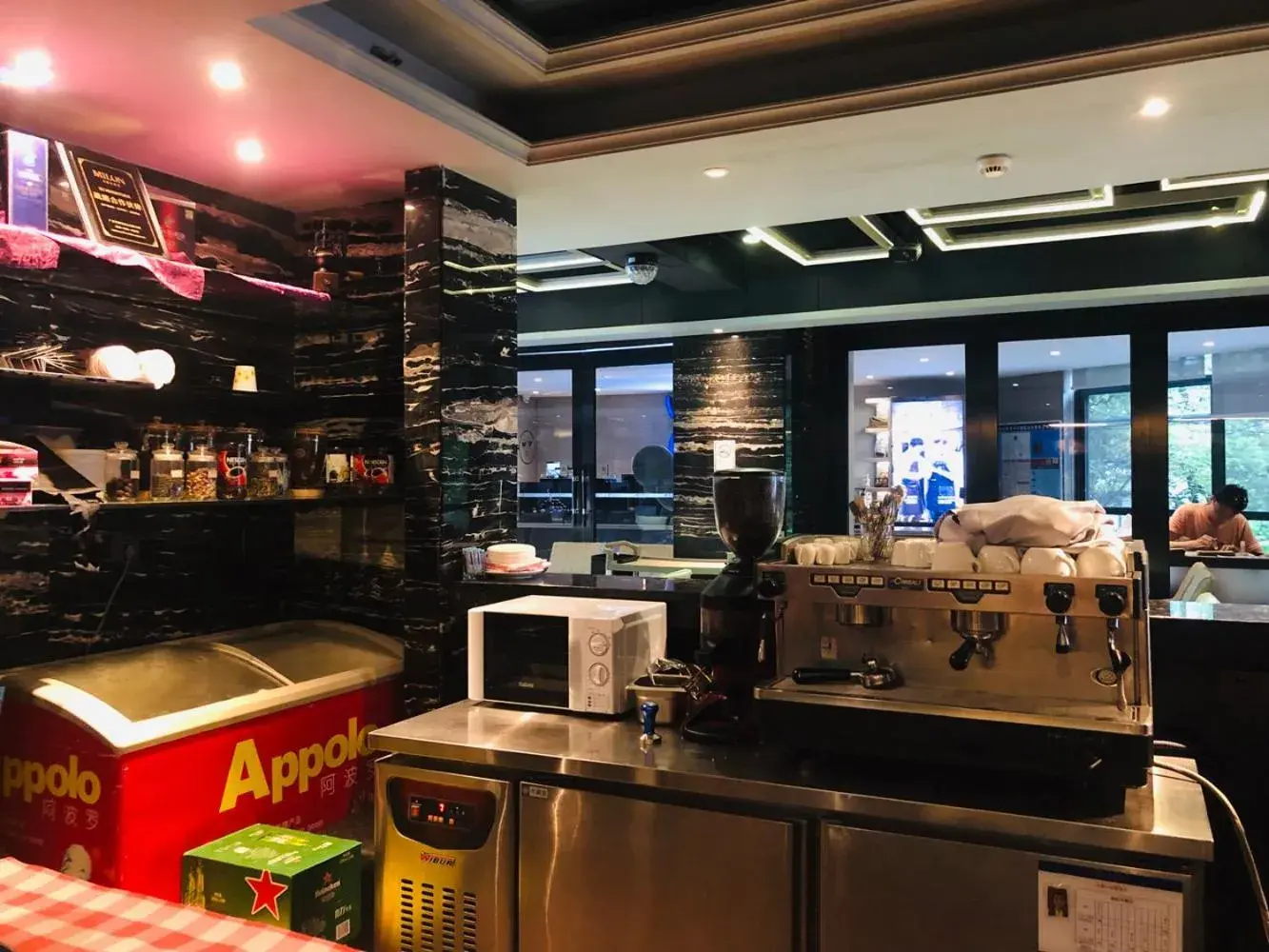 Coffee/tea facilities in La Perle International Hotel