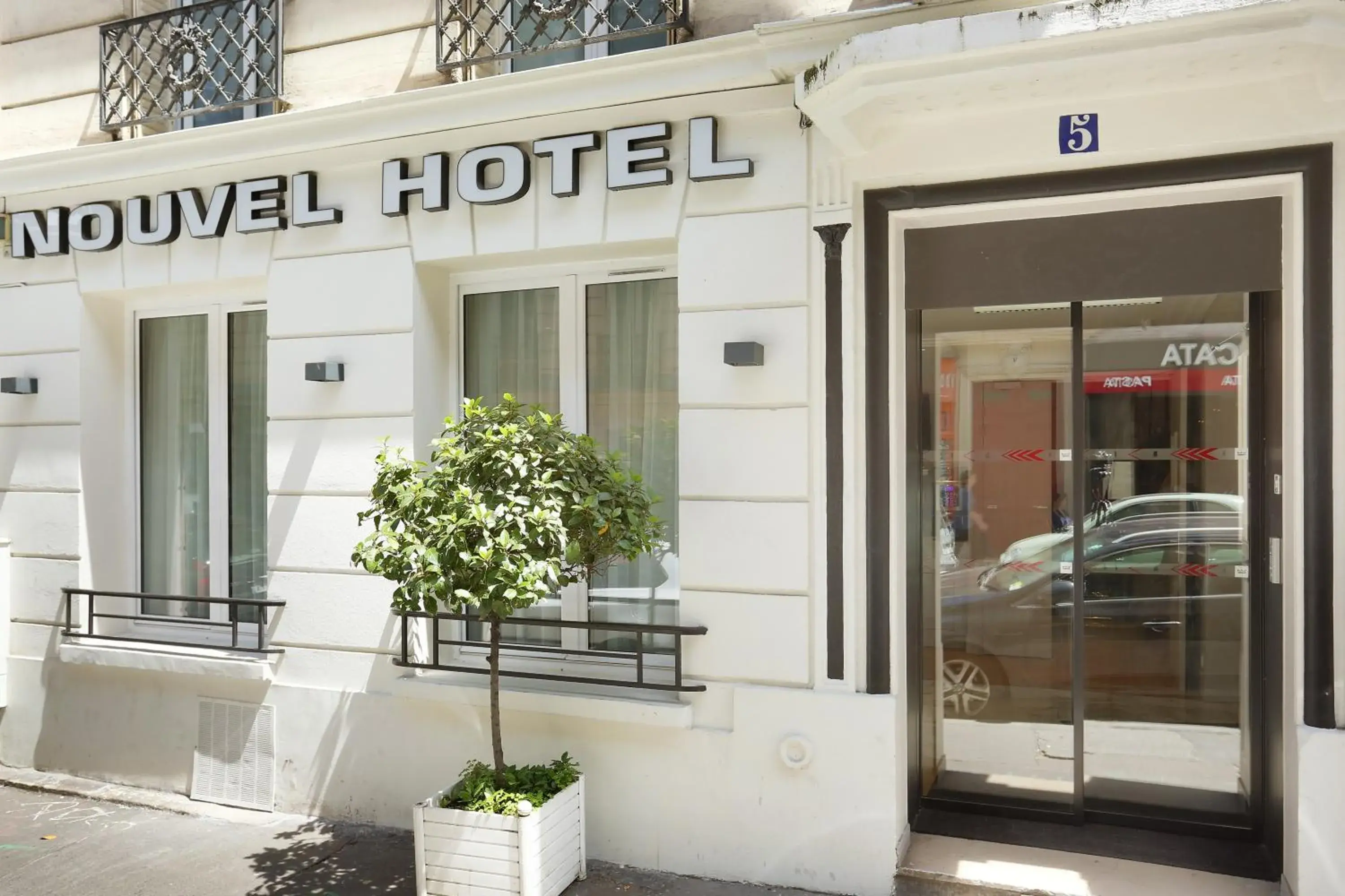 Property building in Nouvel Hotel Eiffel