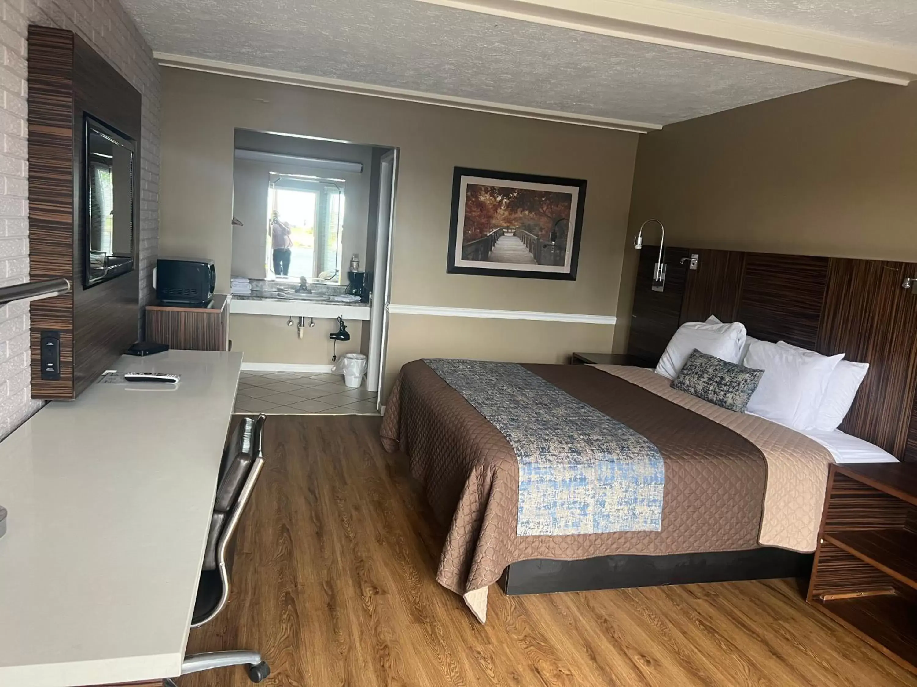 Photo of the whole room, Bed in Towne inn