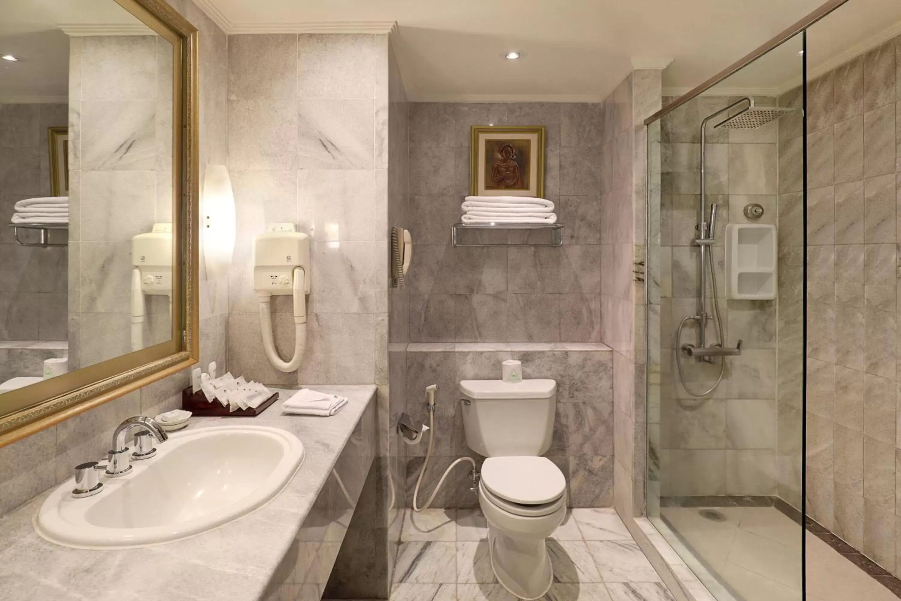 Shower, Bathroom in Discovery Kartika Plaza Hotel