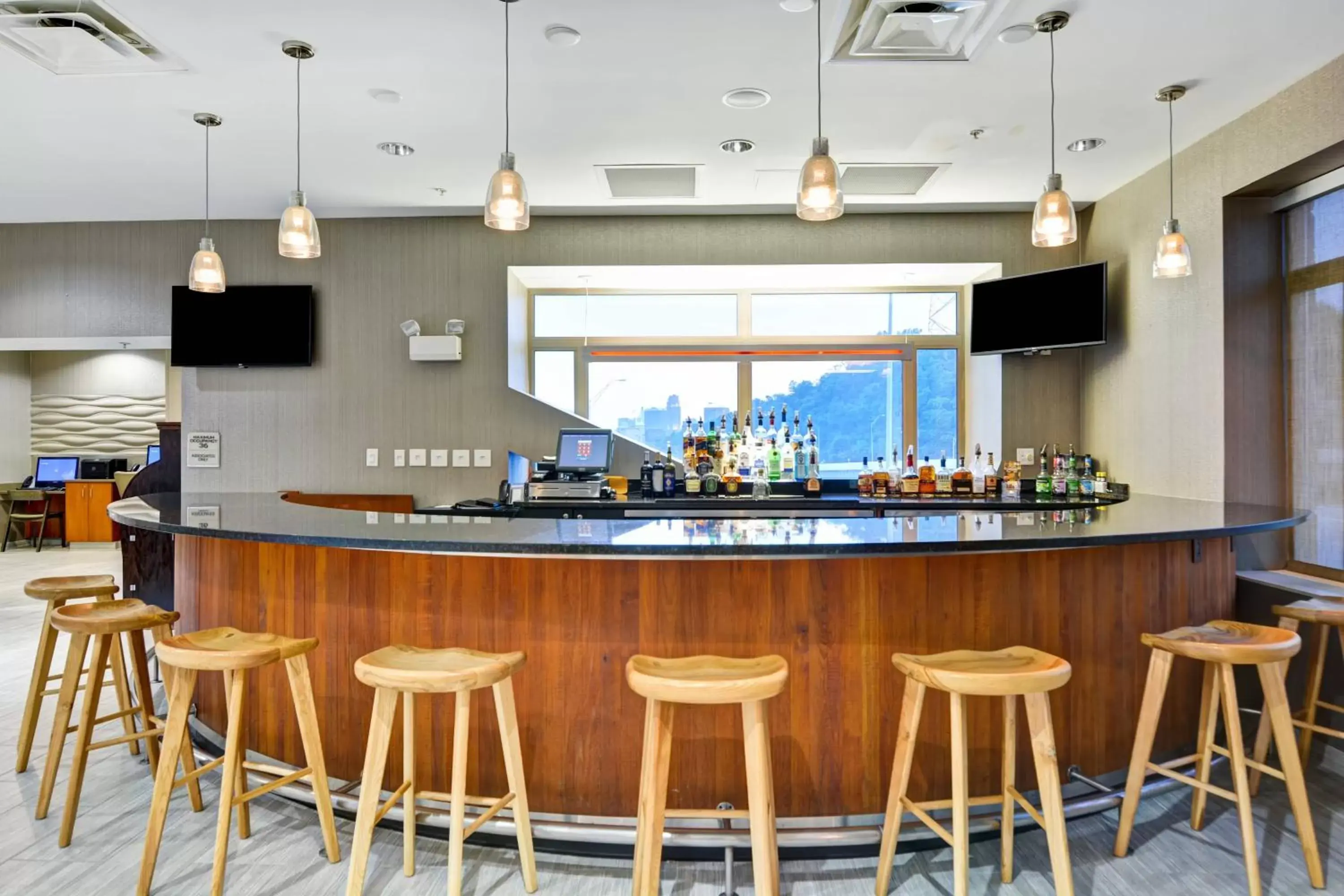 Lounge or bar, Lounge/Bar in SpringHill Suites by Marriott Cincinnati Midtown