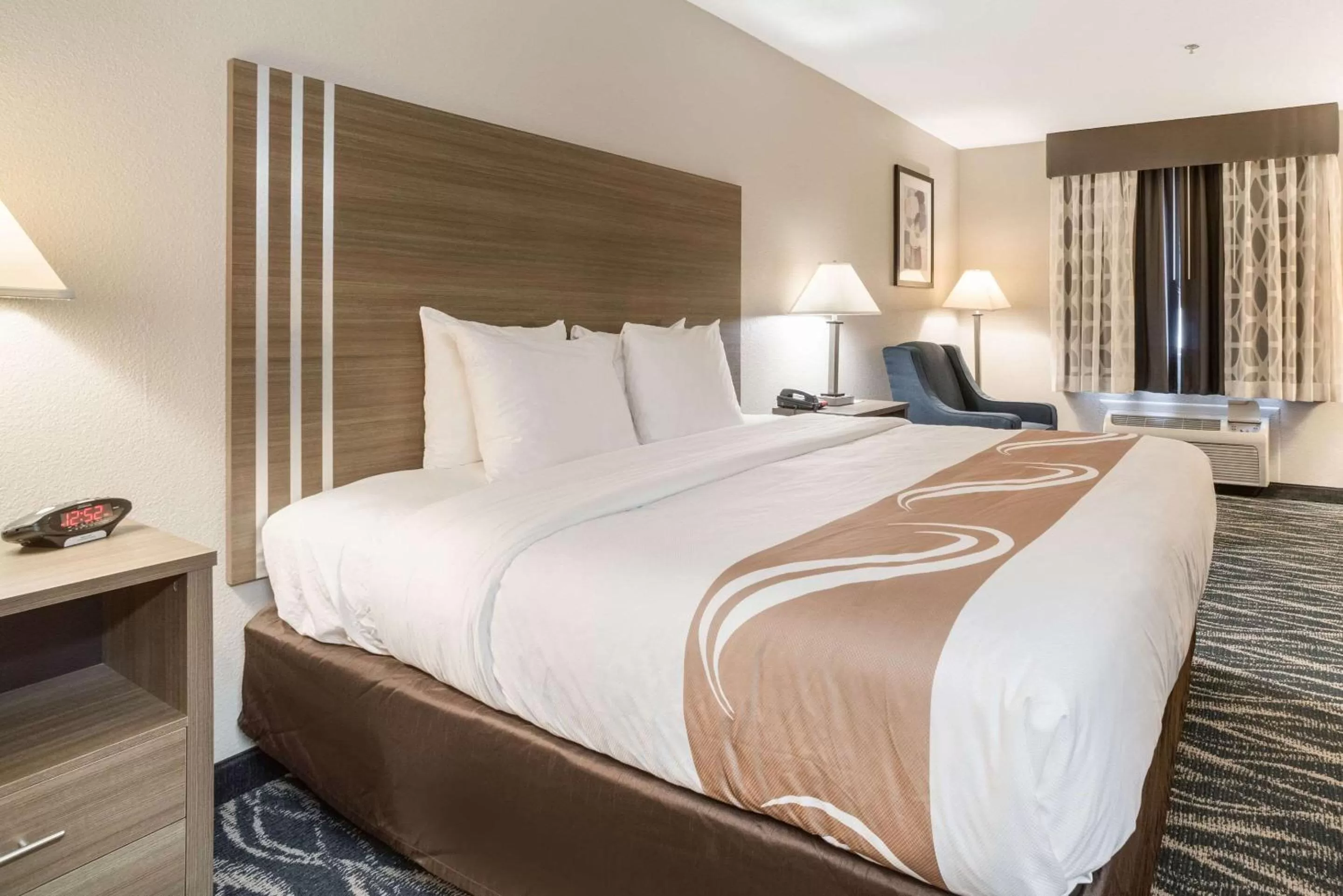 King Suite with Spa Bath - Non-Smoking in Quality Inn Effingham North