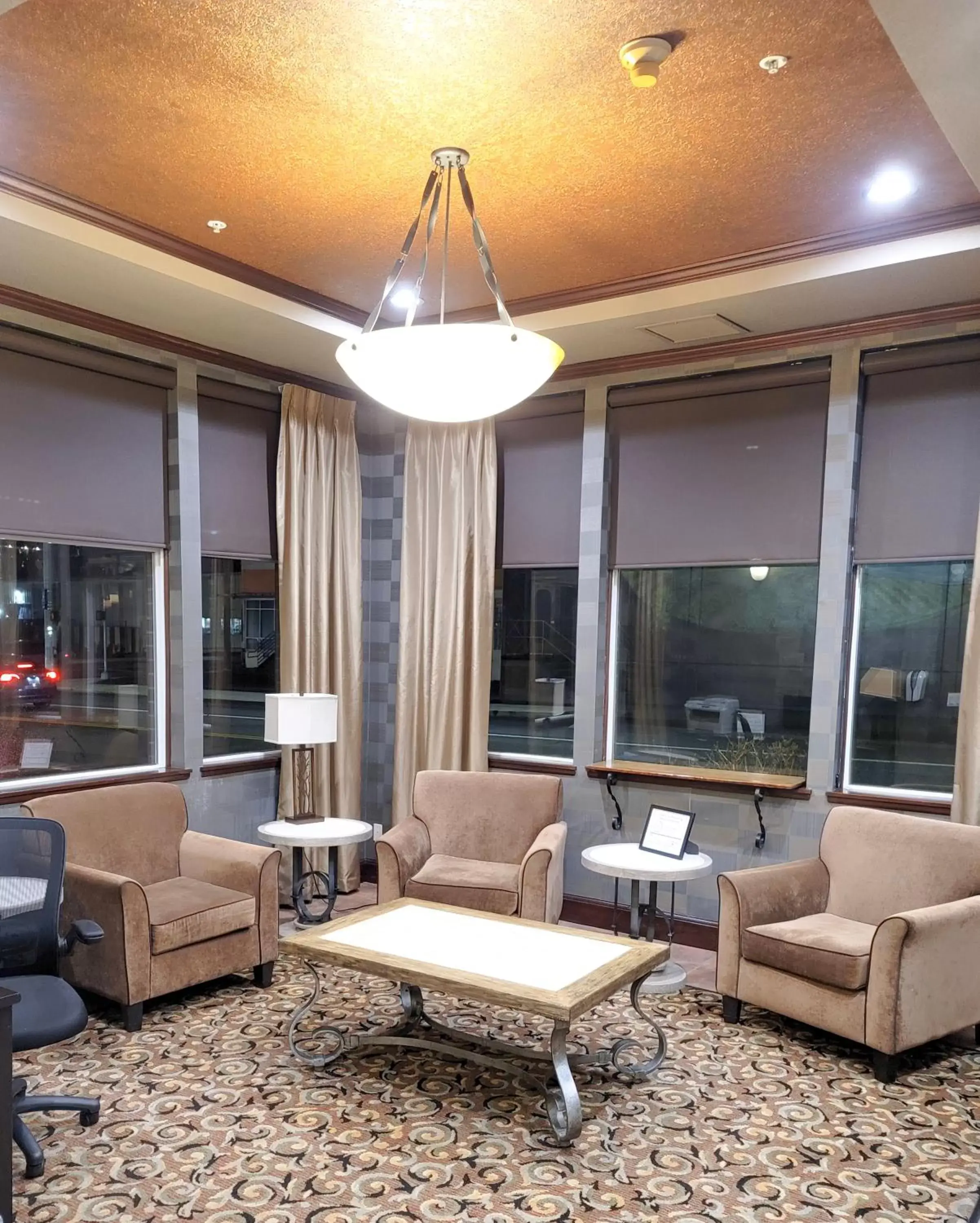 Communal lounge/ TV room, Seating Area in Holiday Inn Express Hotel & Suites Portland-Northwest Downtown, an IHG Hotel