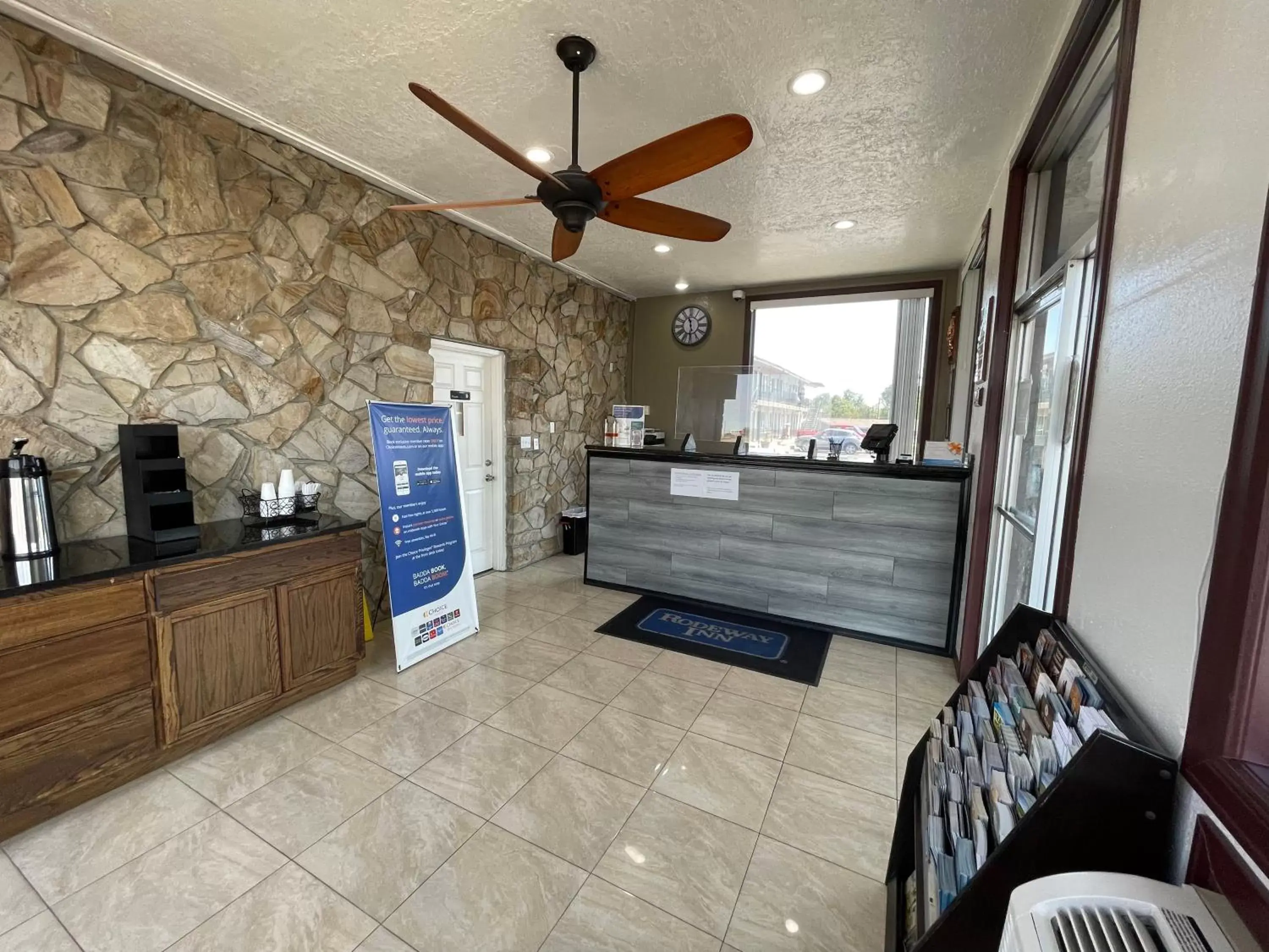 Lobby or reception in Motel 6 Hermiston OR Umatilla Lobby or reception in Motel 6 Hermiston OR Umatilla