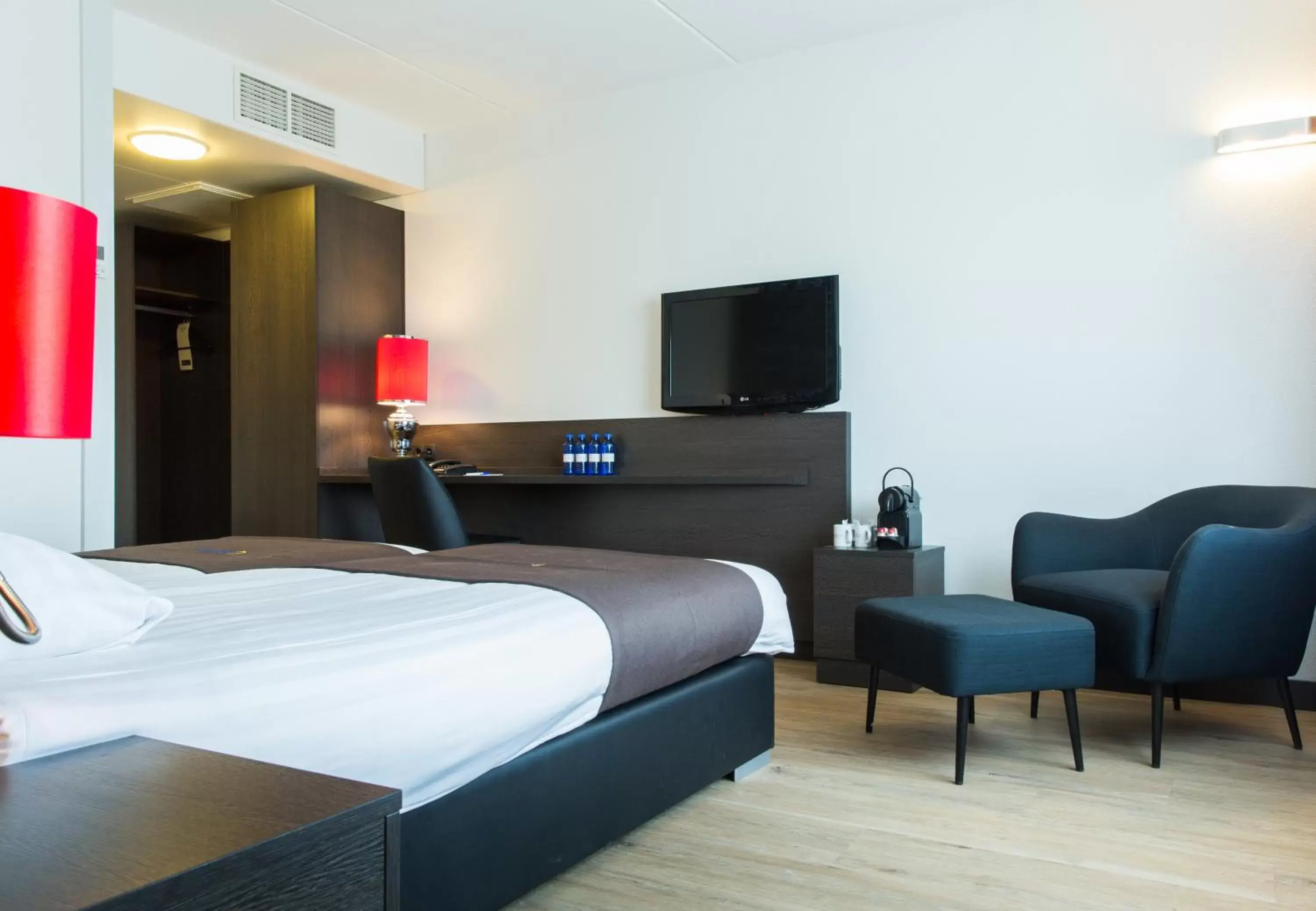 Bedroom, TV/Entertainment Center in Bastion Hotel Amsterdam Amstel